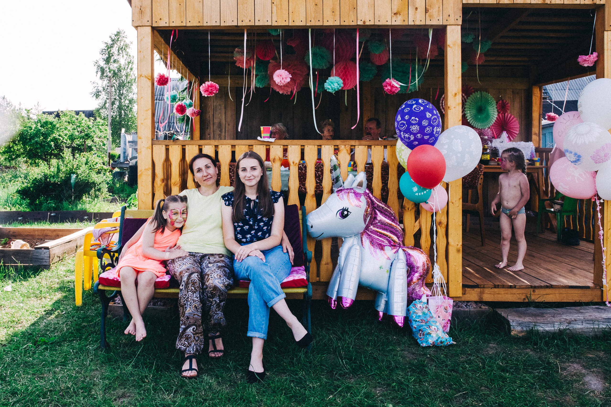 Ульяше 5 лет. Дачный деньрожденский день. Семейный фотограф, фотограф родов, репортажей фотограф в Санкт-Петербу
