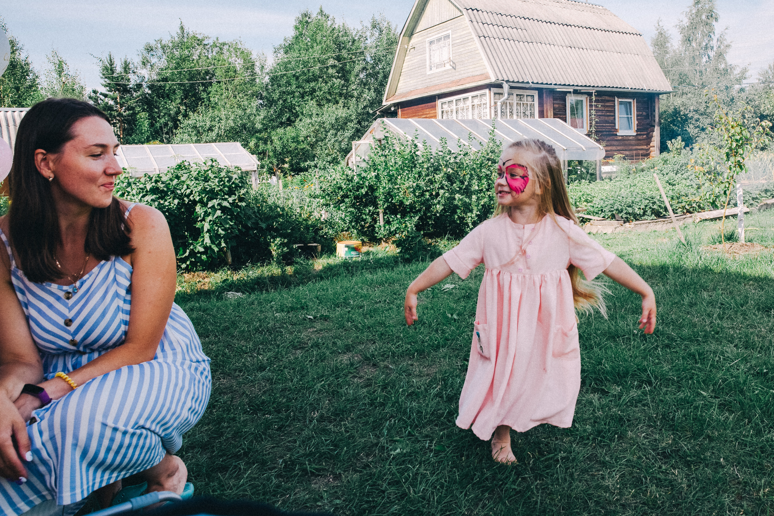Ульяше 5 лет. Дачный деньрожденский день. Семейный фотограф, фотограф родов, репортажей фотограф в Санкт-Петербу
