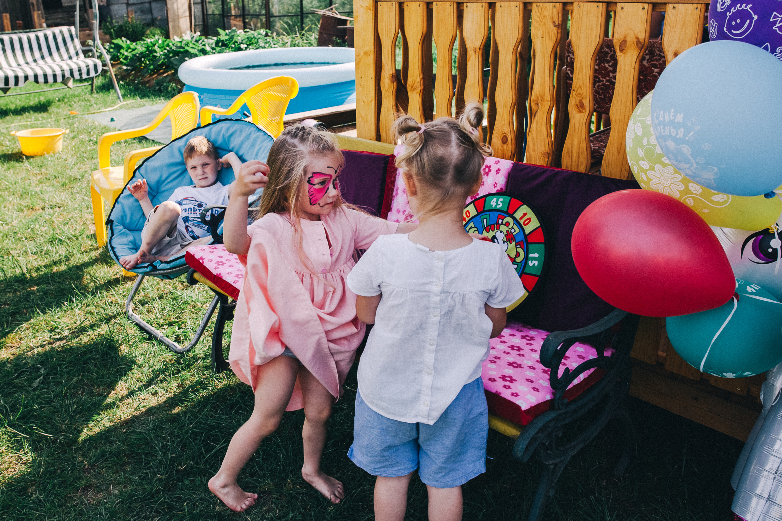 Ульяше 5 лет. Дачный деньрожденский день. Семейный фотограф, фотограф родов, репортажей фотограф в Санкт-Петербу