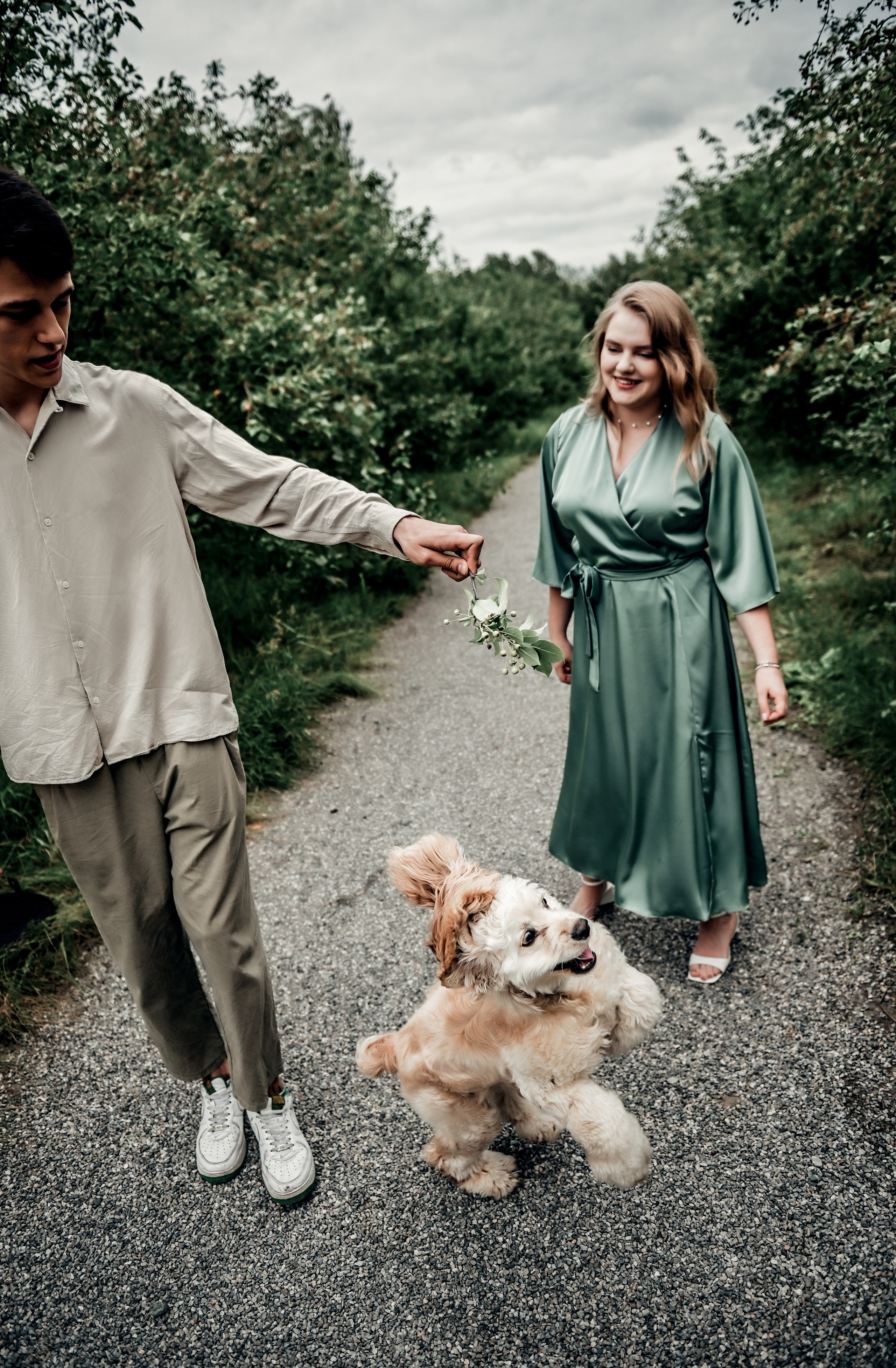 Love story прогулка вместе с песиком))). Свадебный, семейный, детский, контент фотограф в Омске Максим Ильин