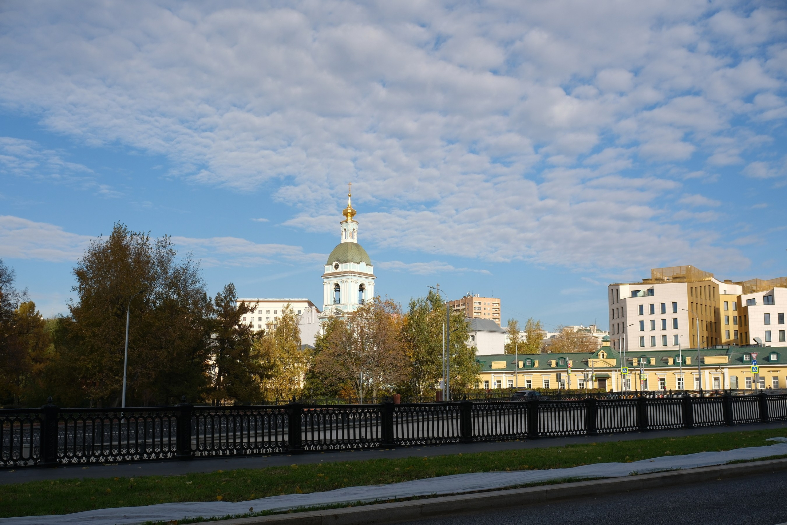 Улица, люди, жизнь…