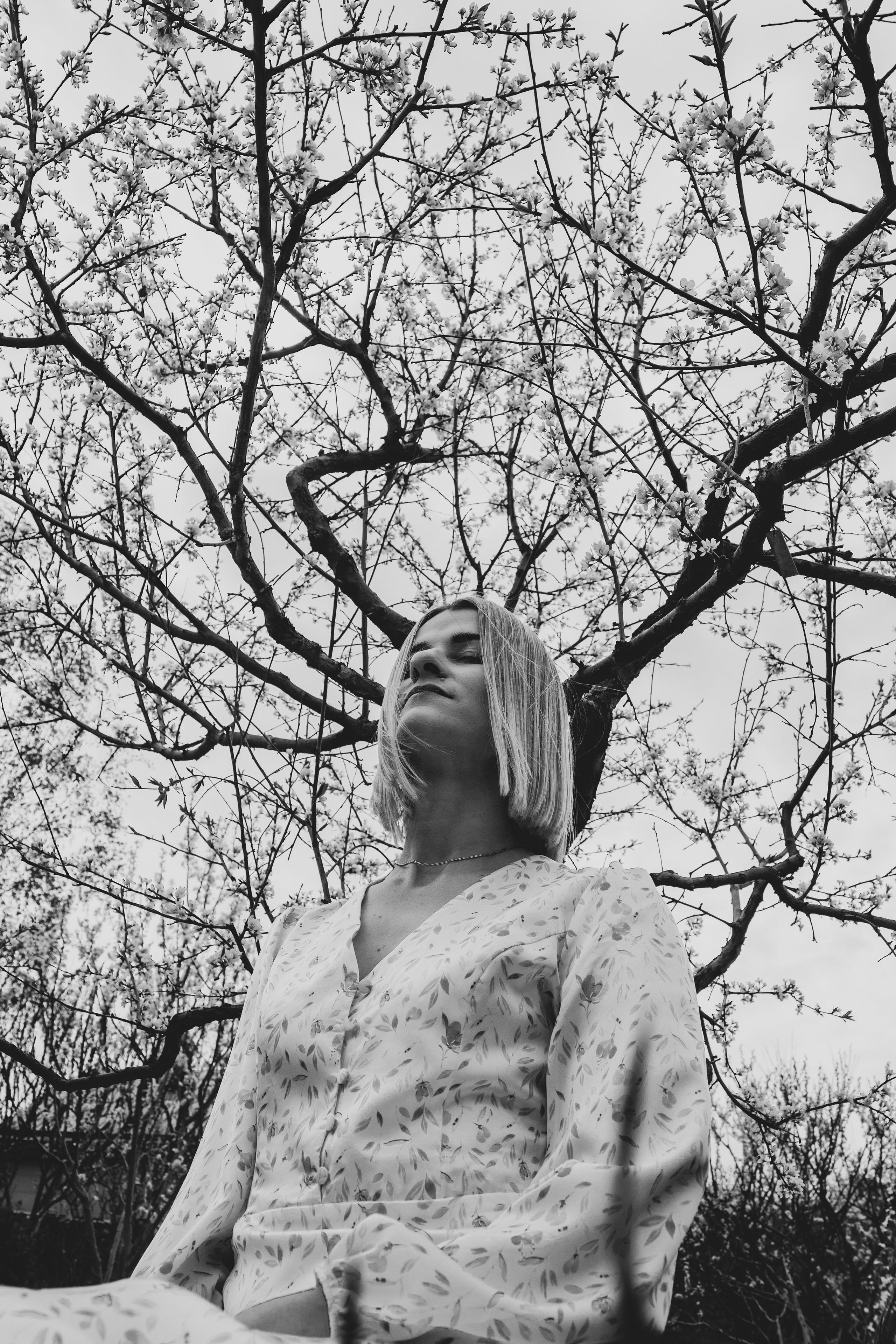 Портретная фотосессия в цветущем саду. Арт-фотограф. Фотосъемка, авторские принты для интерьера