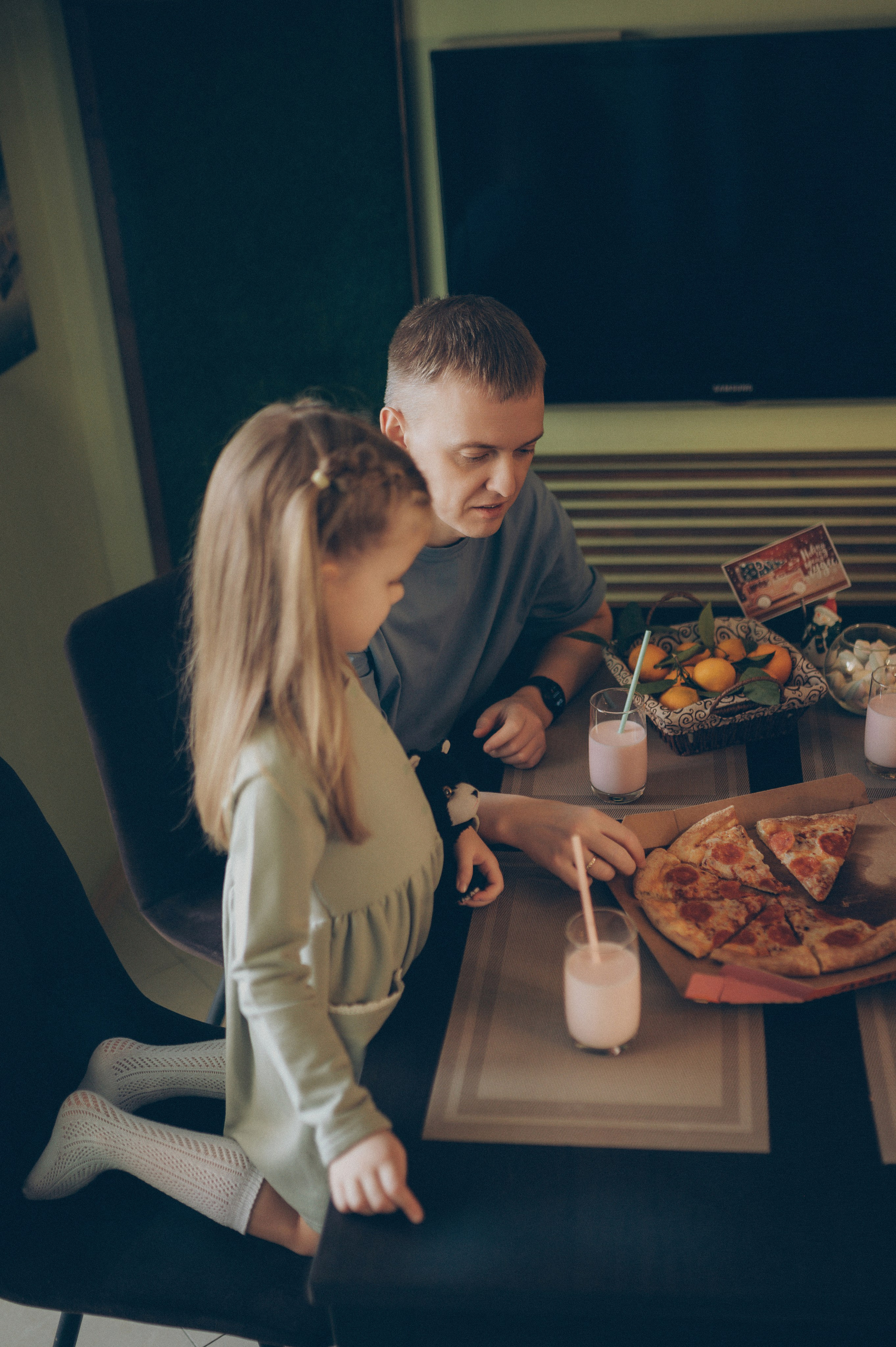 Тася, Соня, Женя и Илья (новогодняя домашняя). Фотограф, г. Лесной Свердловской области