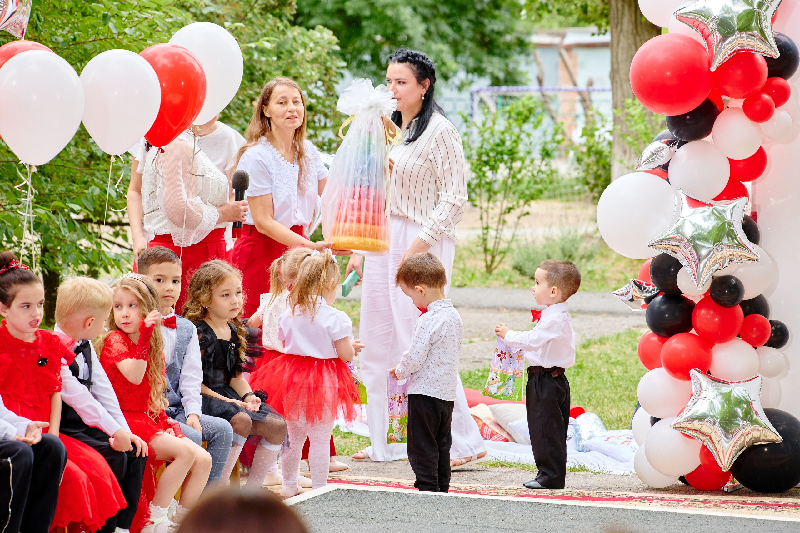 Выпускной 45 сад. Фотограф Выпускные альбомы Таганрог Сергей Коробченко