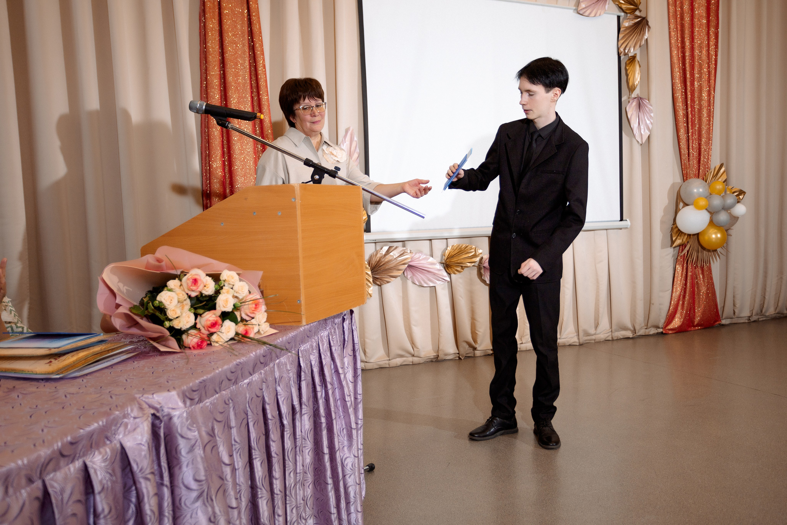 ВРУЧЕНИЕ АТТЕСТАТОВ: Пример. Все фото. Профессиональный фотограф в Ижевске Леша Петров