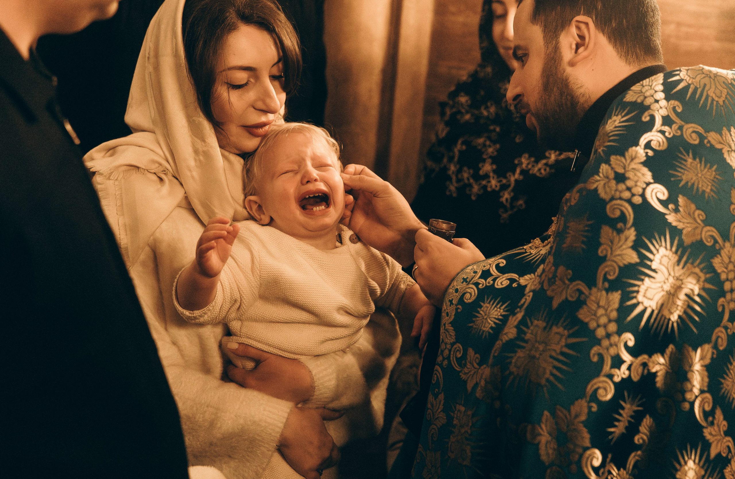 Таинство Крещения в Армянской церкви. Семейный, ньюборн фотограф, фотограф на роды в Москве, Виктория Тюльдюкова