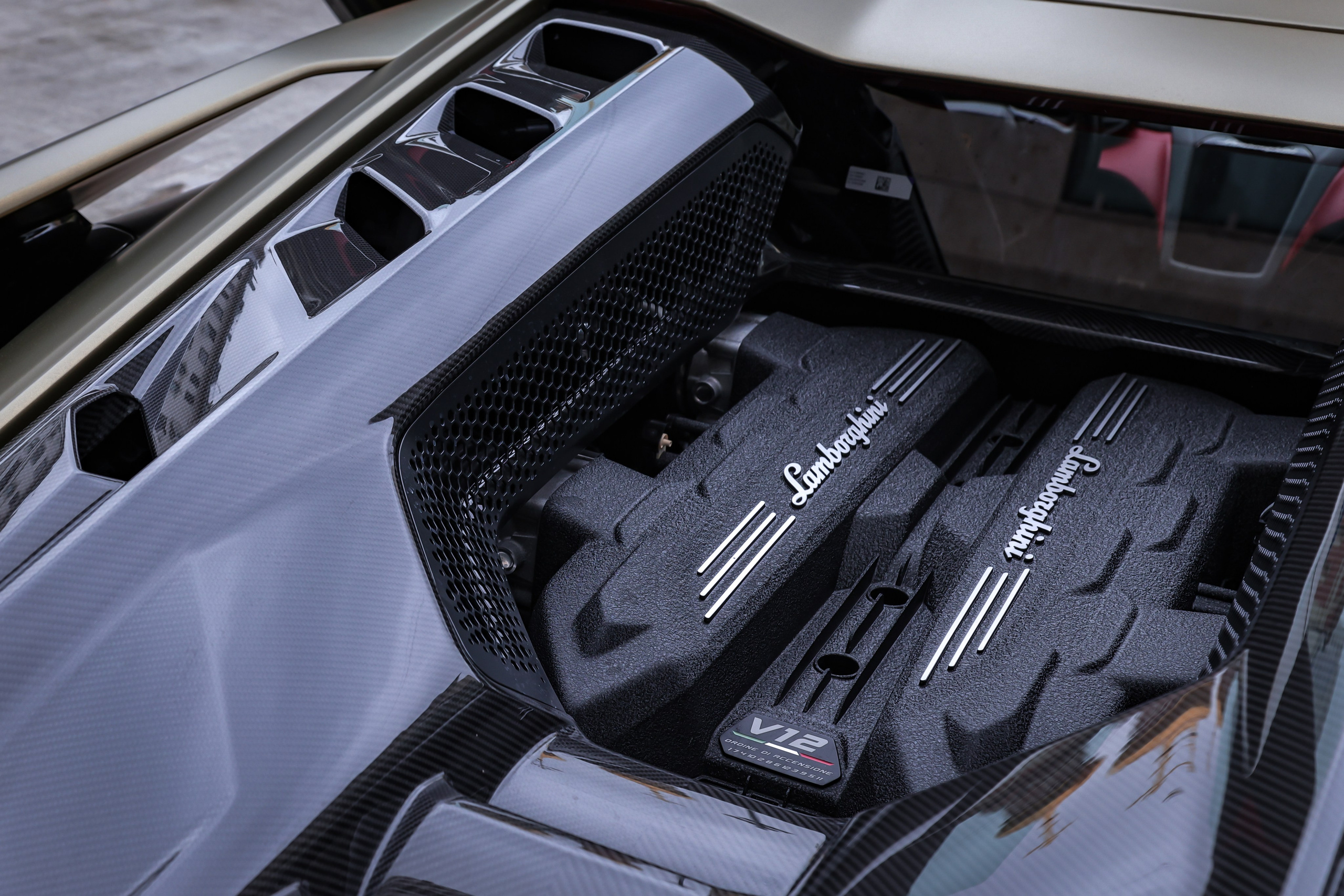 2024 Lamborghini Revuelto 6.5 AMT. Mixturecaptures