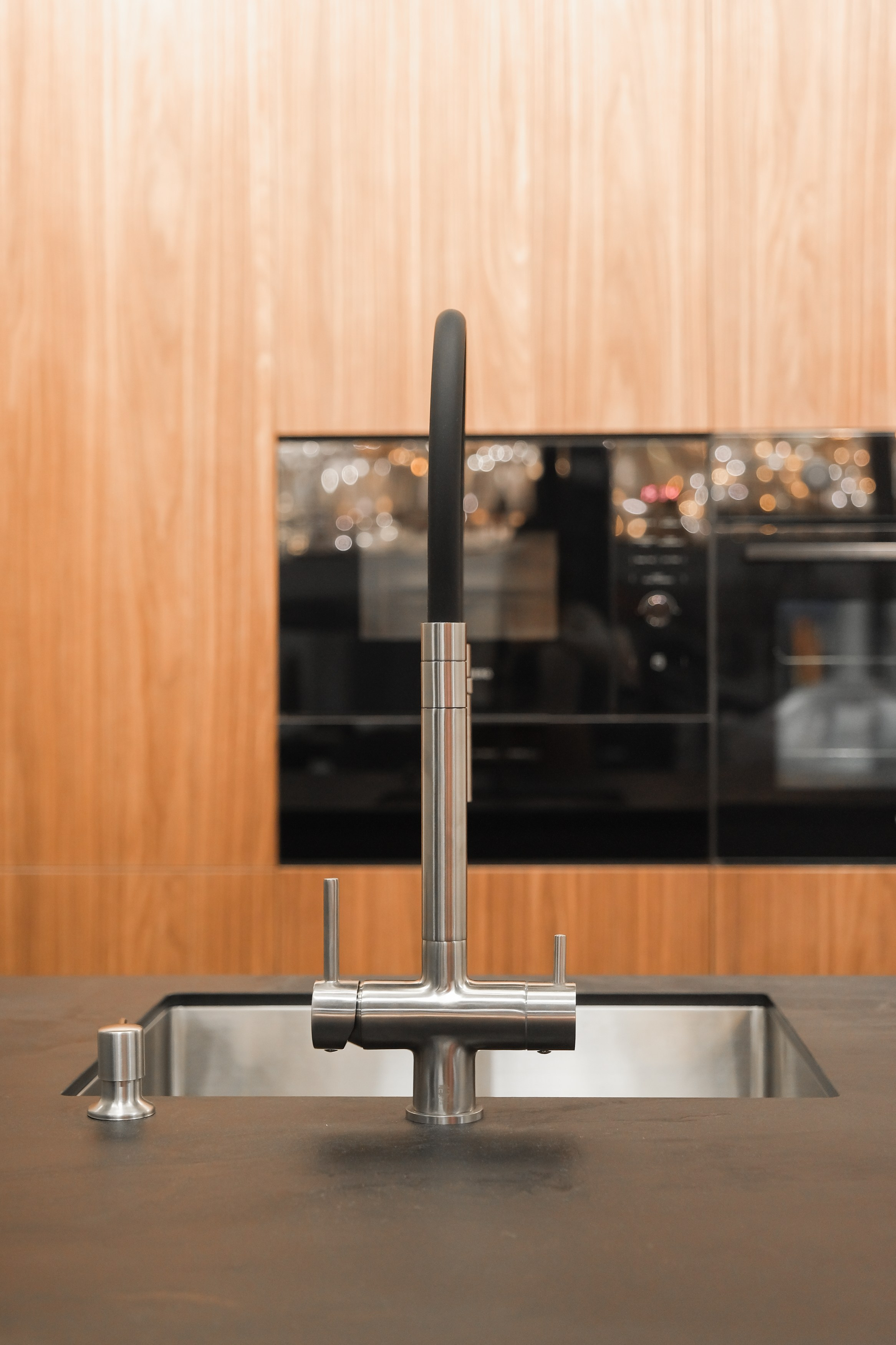 Студия мебели на заказ в Томске ГУДРУМ ТЦ Оранжевое Небо. ГУДРУМ — Мебель на заказ в Томске | Кухни | Шкафы | Стулья и Столы