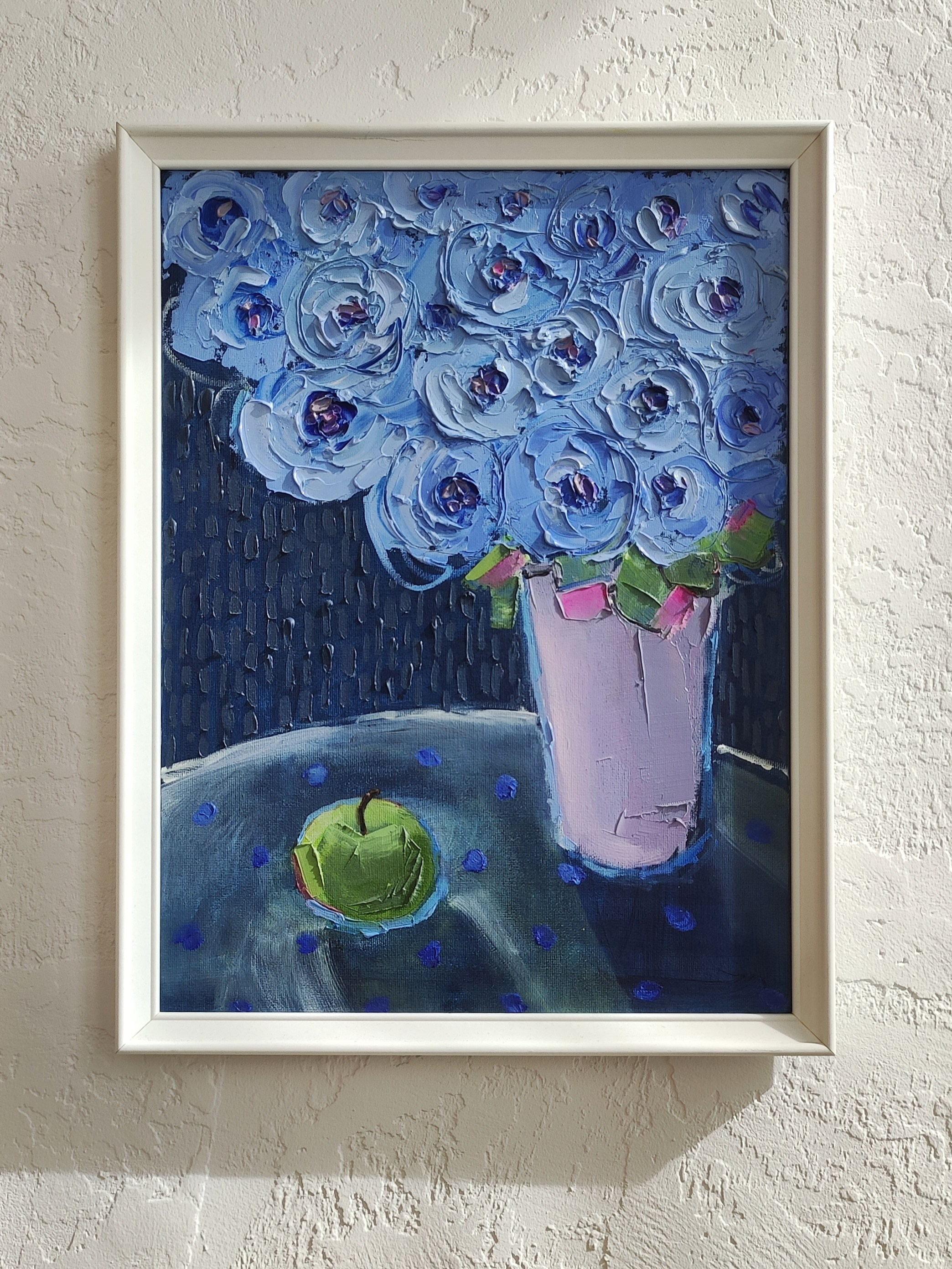 Синяя картина маслом с нежным букетом