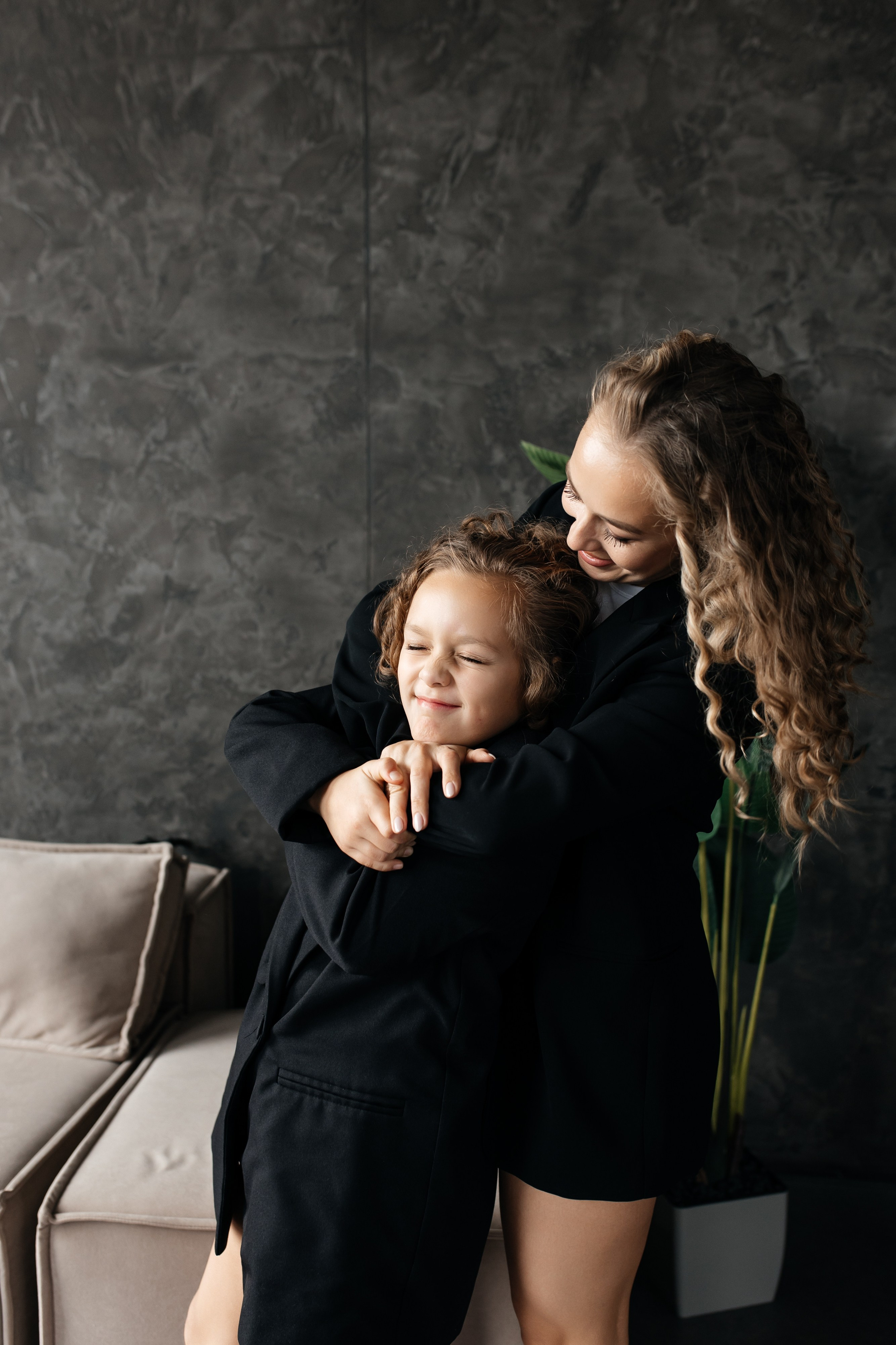 Mother & daughter. ФОТОГРАФ