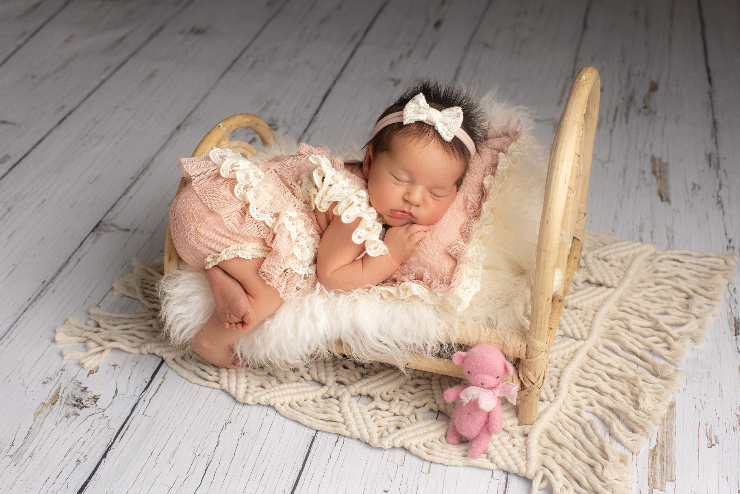 Кроватка ротанг гал. Фотограф новорожденных, семейный фотограф в Санкт-Петербурге