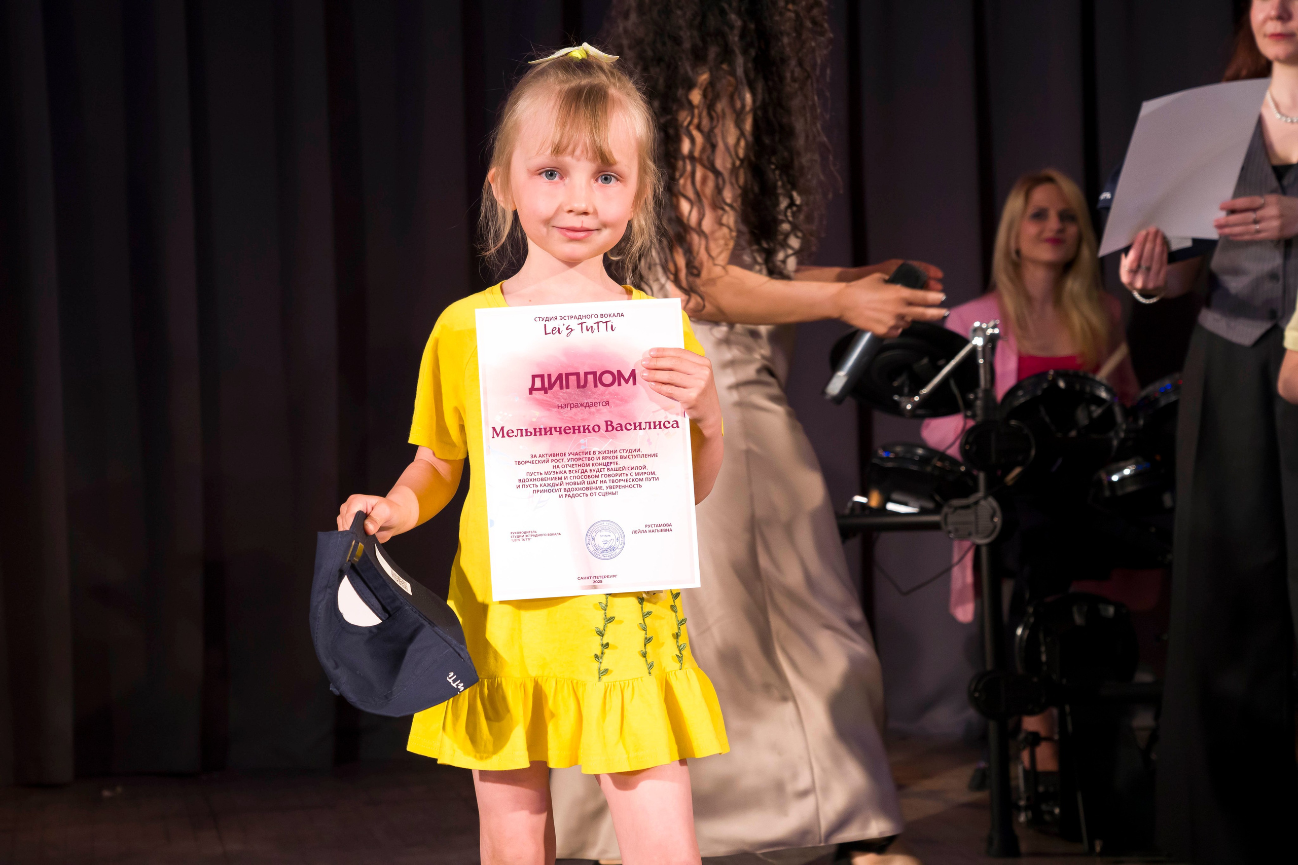 Концерт вокальной студии. Фотограф в Санкт-Петербурге. Репортажная и все съёмки для бизнеса