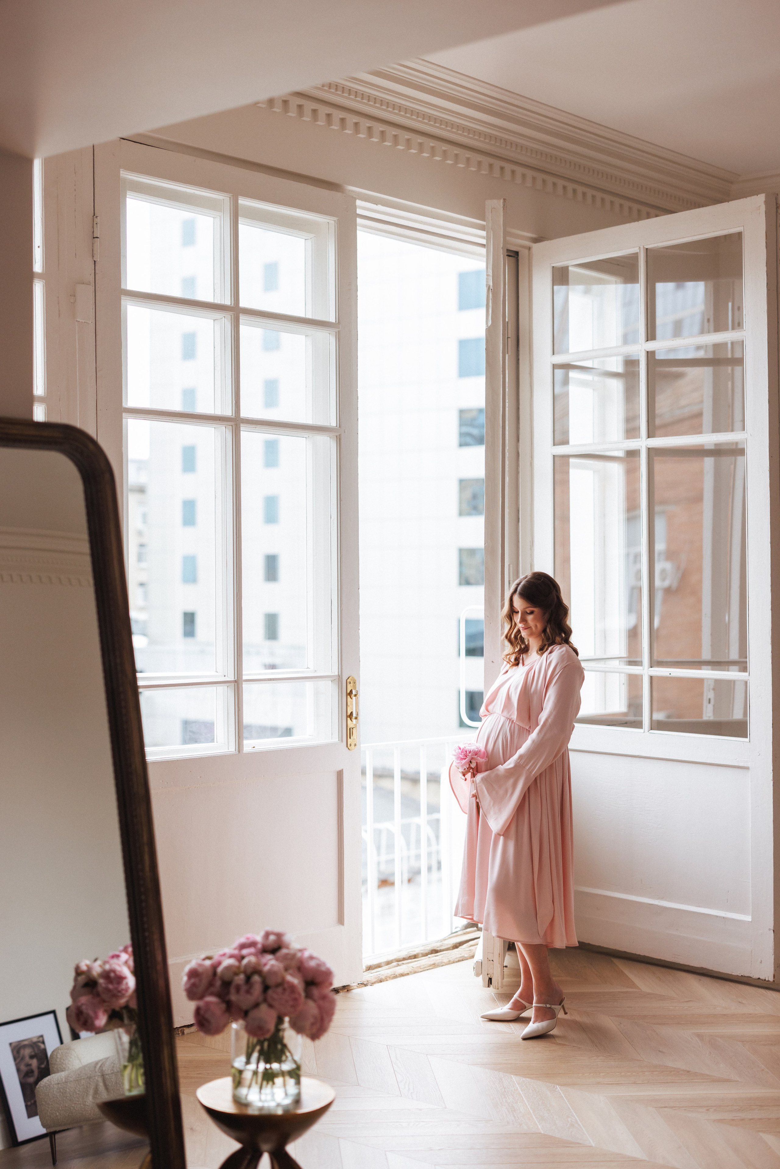 Семейная фотосессия для мамы и дочки в фотостудии «Париж», город Краснодар. Семейный и детский фотограф в Краснодаре Анна Трашкова