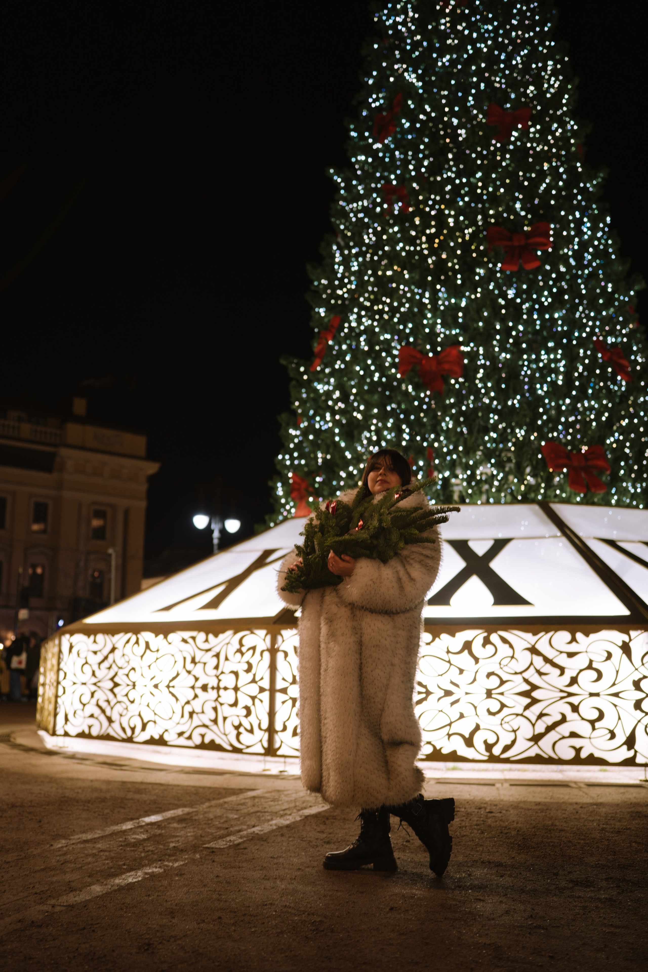 ПРОГУЛКА НА МАНЕЖНОЙ ПЛОЩАДИ ДЛЯ ДЕВУШКИ ПЕРЕД НОВЫМ ГОДОМ (НОВОГОДНЯЯ ФОТОСЕССИИЯ НА МАНЕЖНОЙ ПЛОЩАДИ). Профессиональный фотограф, Санкт-Петербург — Виктория Богомолова
