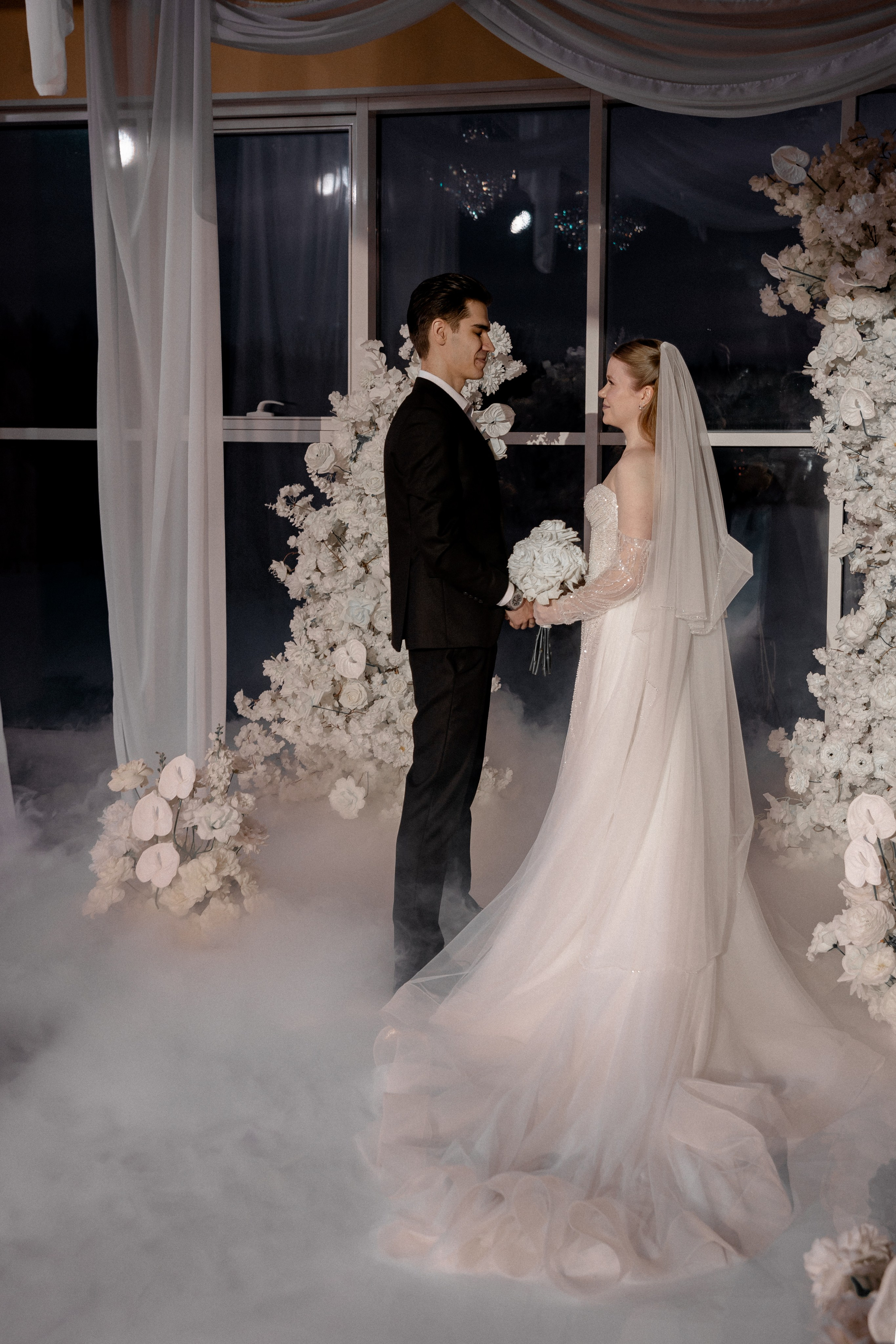 СВАДЕБНАЯ СЬЕМКА СБОРОВ В ОТЕЛЕ И ВЫЕЗД НА ЦЕРЕМОНИЮ (СНЯТО В СИБИРЕ В НИЖНЕВАРТОВСКЕ). Профессиональный фотограф, Санкт-Петербург — Виктория Богомолова