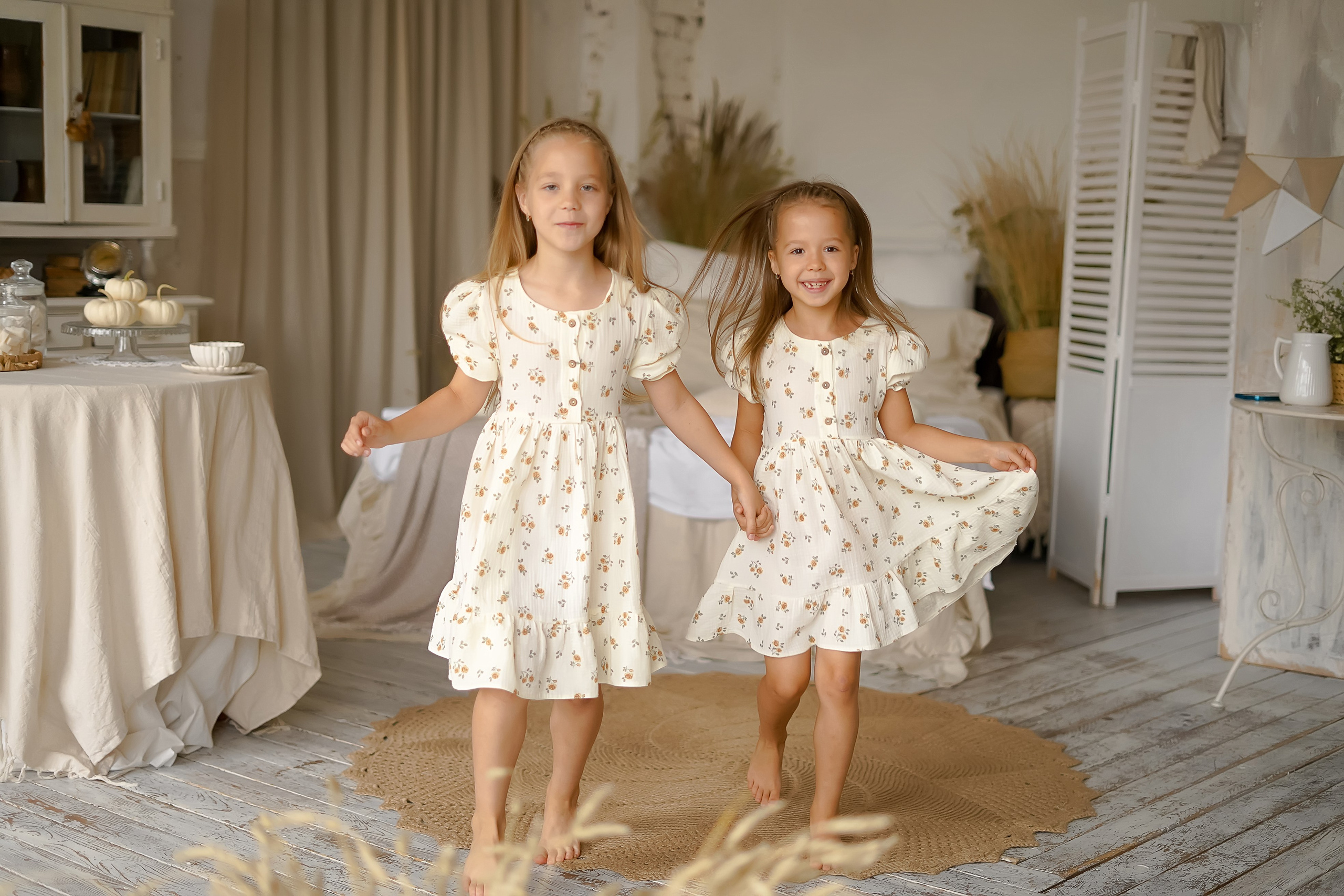 Девочки и ёжик. Фотограф Татьяна Митрофанова