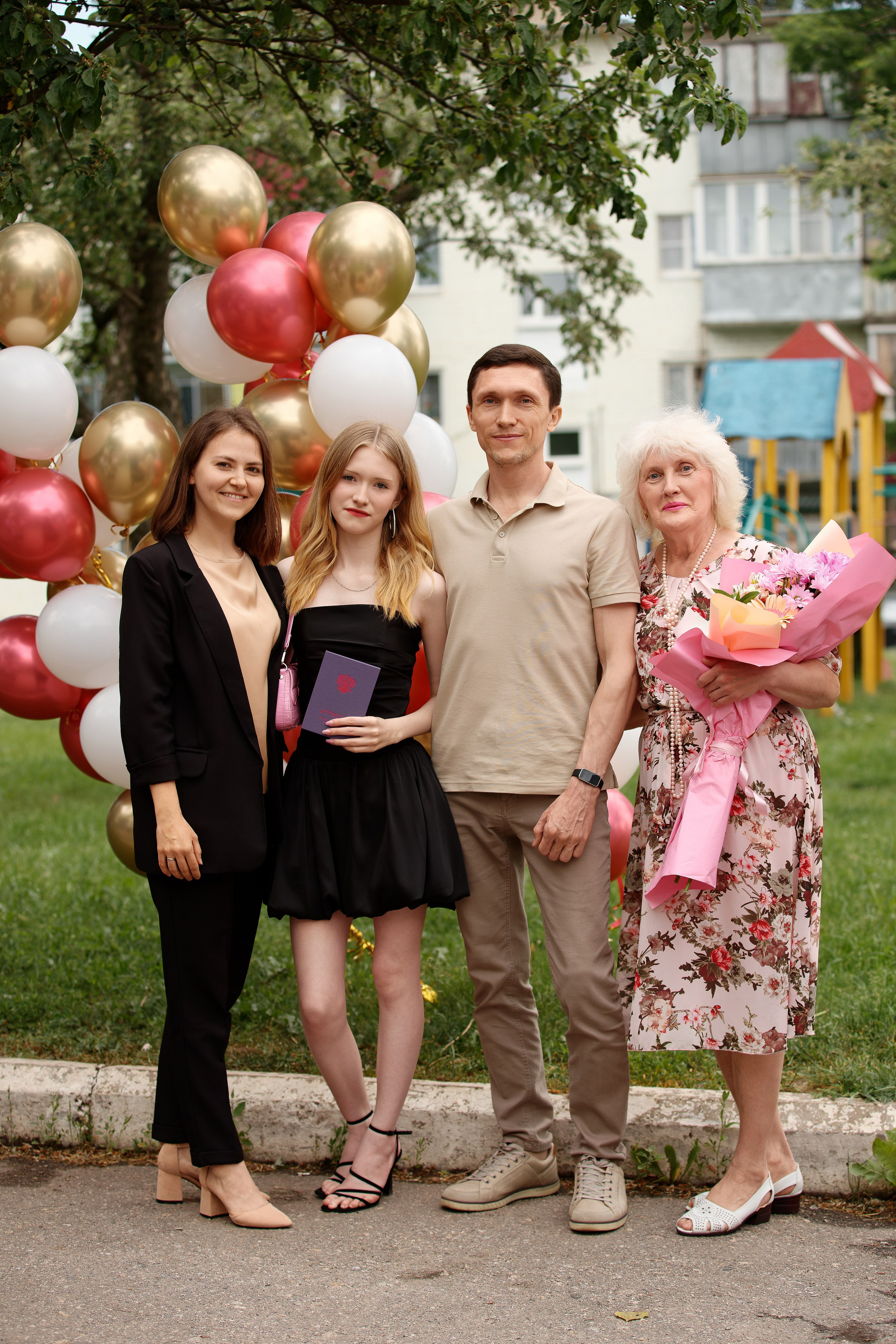 Вручение аттестатов Школа № 57. Семейный фотограф — Макс Белогрудов