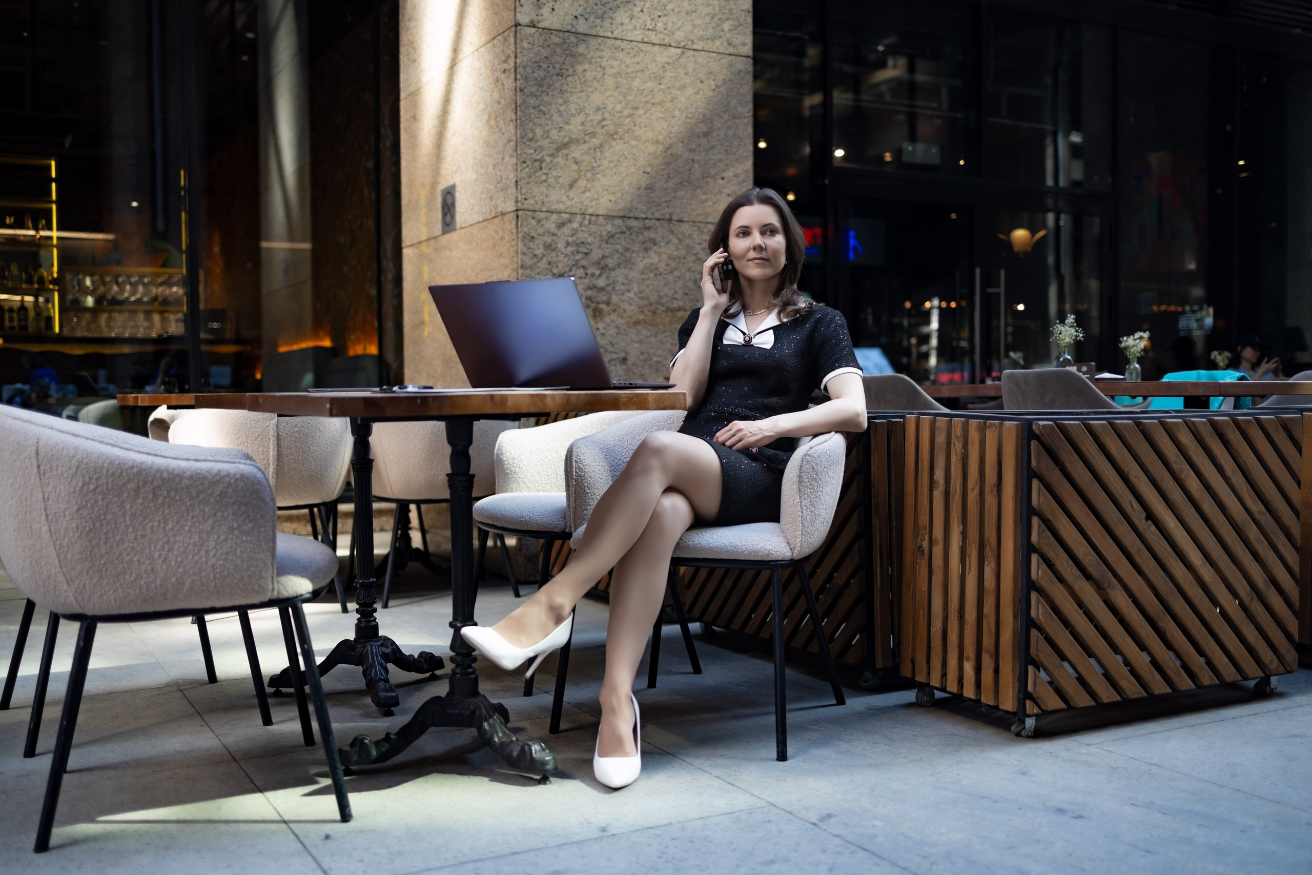 Бизнес стиль на Белой площади. Модель Ирина. Репортажный, семейный и студийный фотограф в Москве Демин Алексей