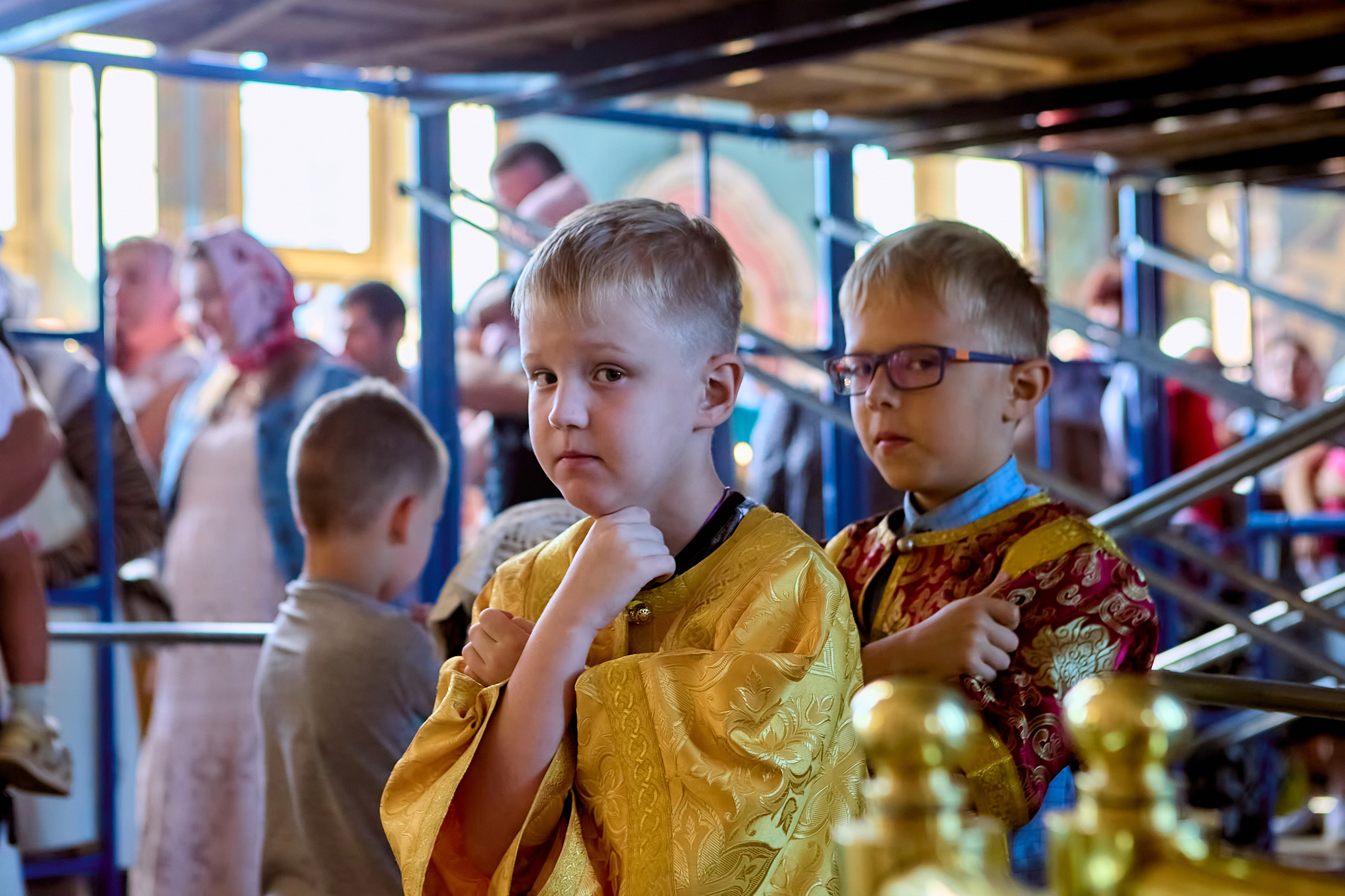 Фотографии в храме в воскресение на богослужении
