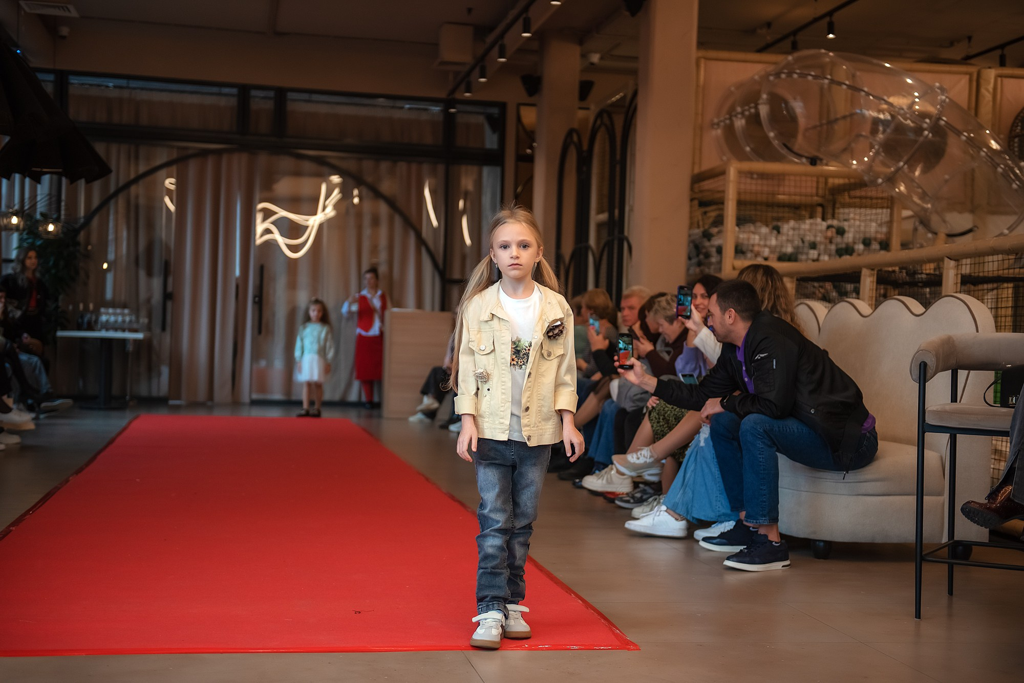 HAPPYkids дефиле в день мамы. Семейный и коммерческий фотограф в Сочи Александр Бодунов