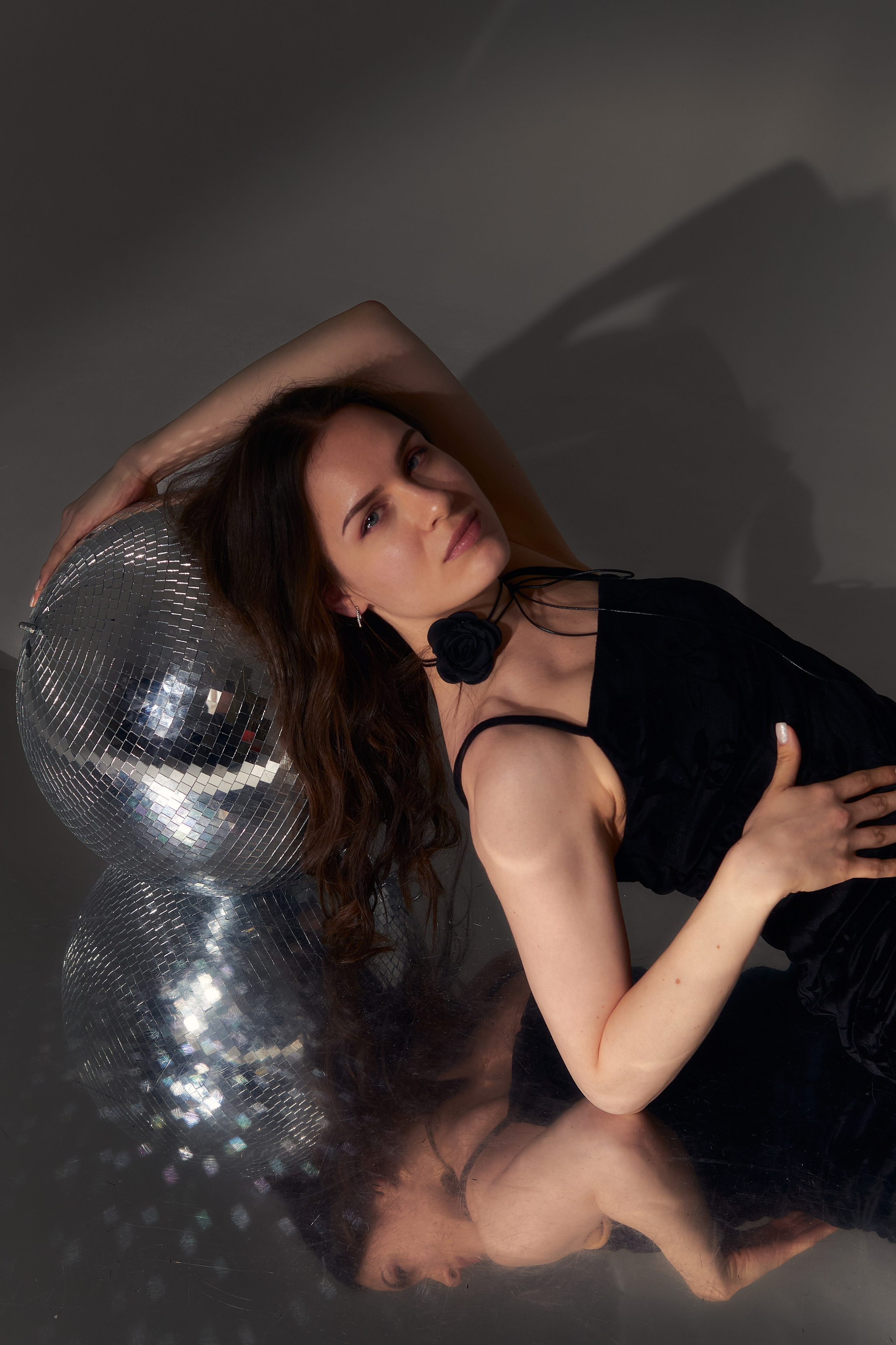 Нежная новогодняя фотосессия с диско-шаром в студии. Фотограф Наталья Воронина Москва