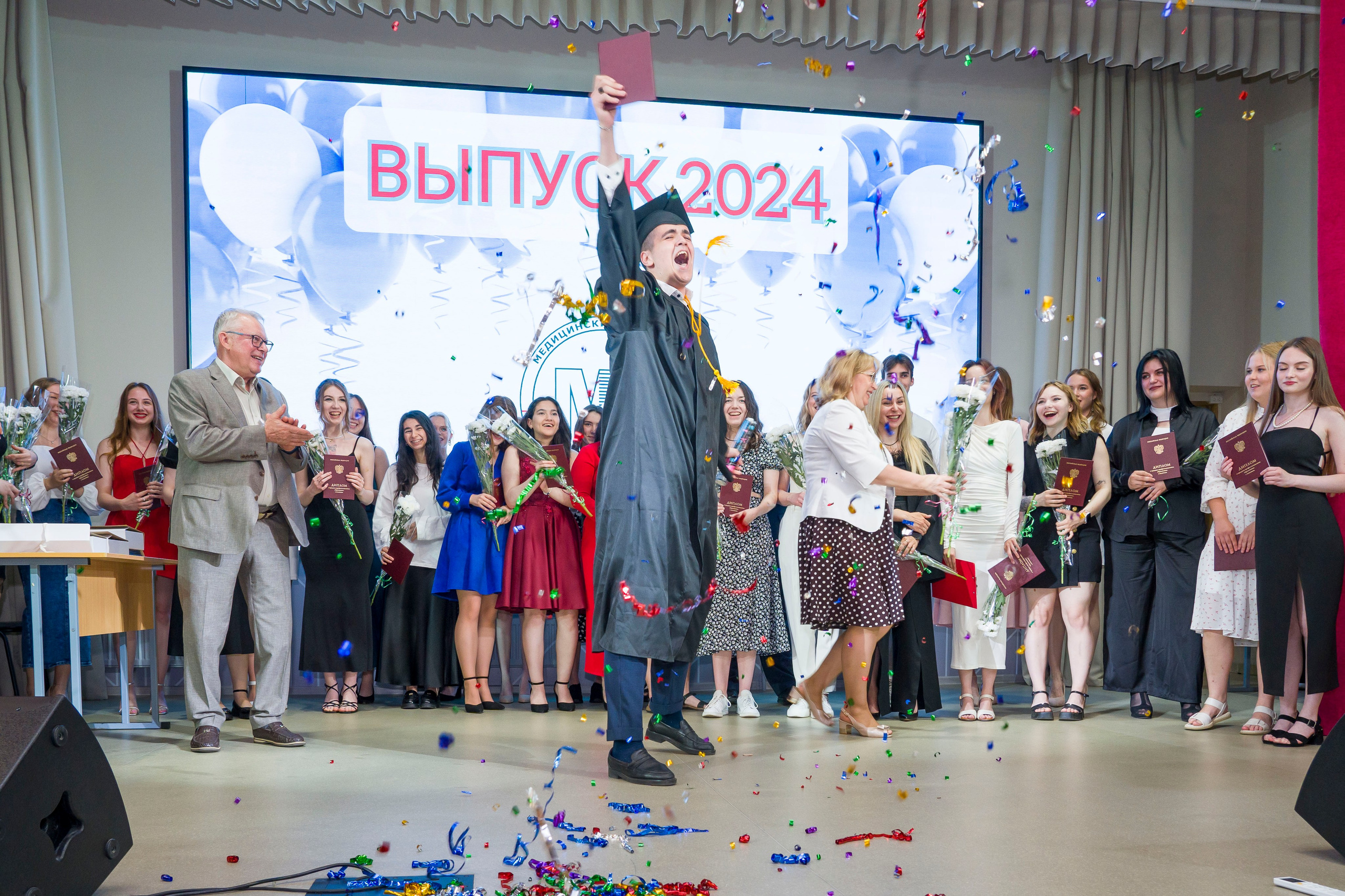 Выпускной в медколледже. Фотограф в Санкт-Петербурге. Репортажная и все съёмки для бизнеса