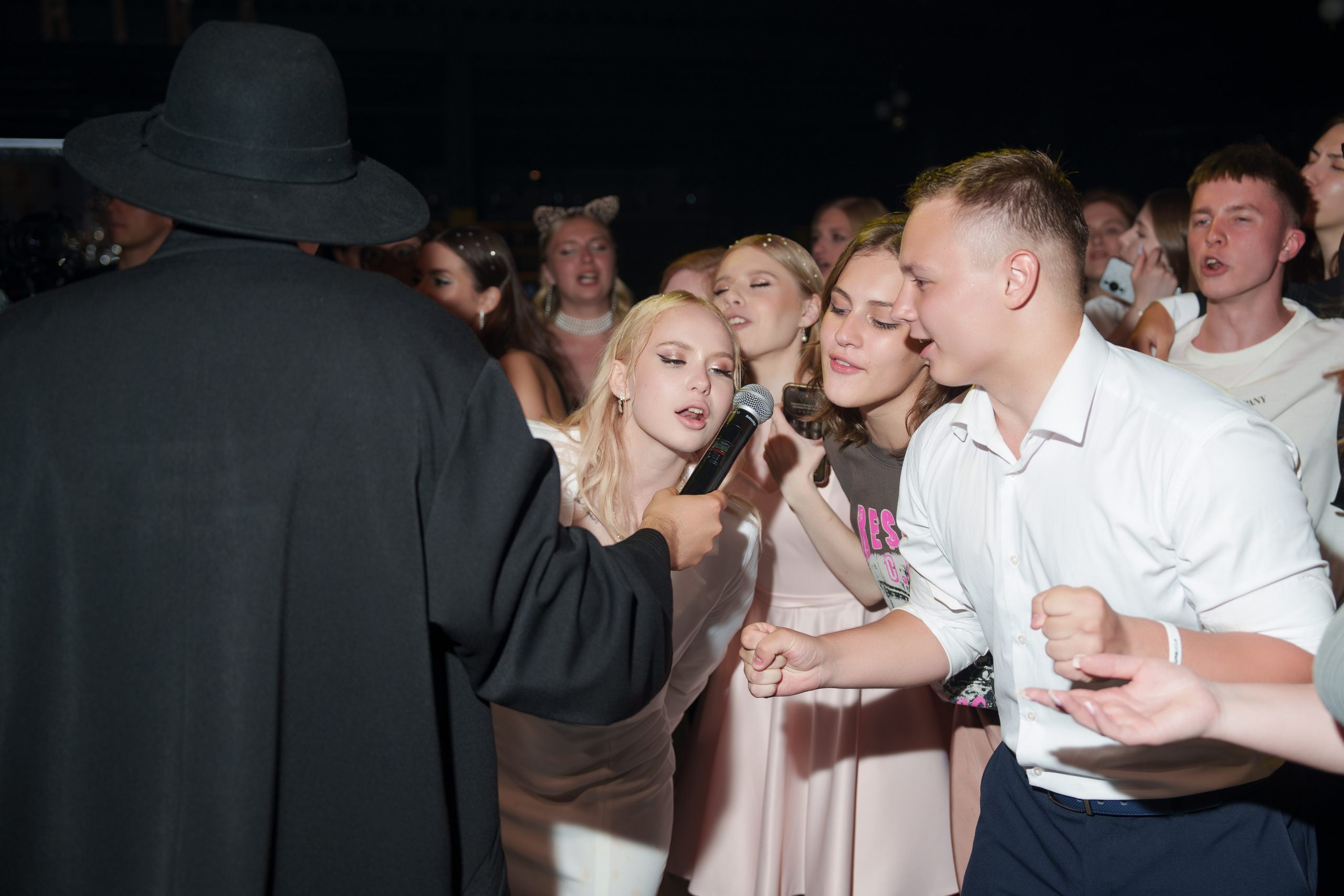 Выпускной Гимназия 7. Свадебный и репортажный фотограф Элина Козырьянова