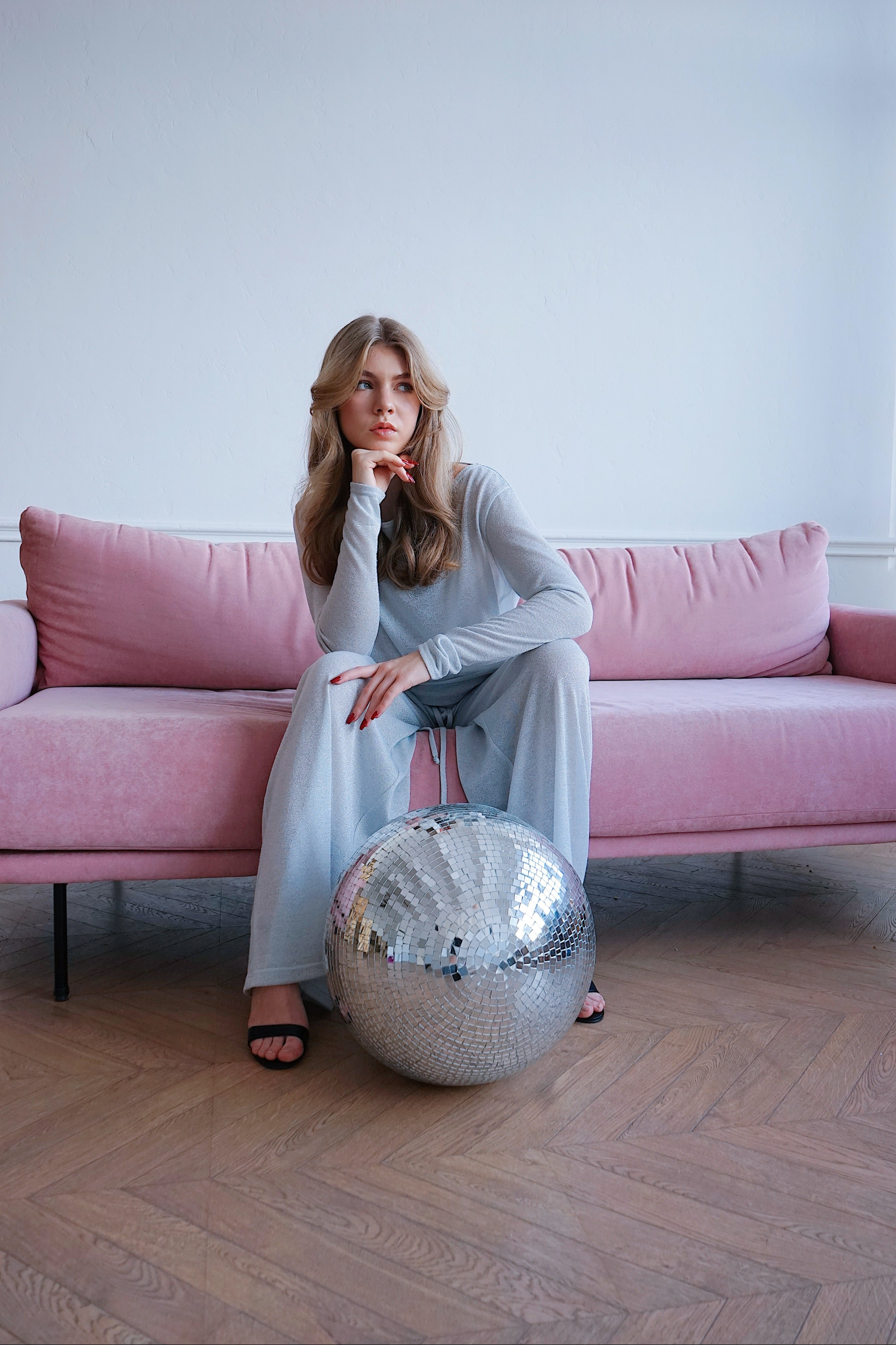 София, студия. Женский фотограф в Москве Уварова Анастасия