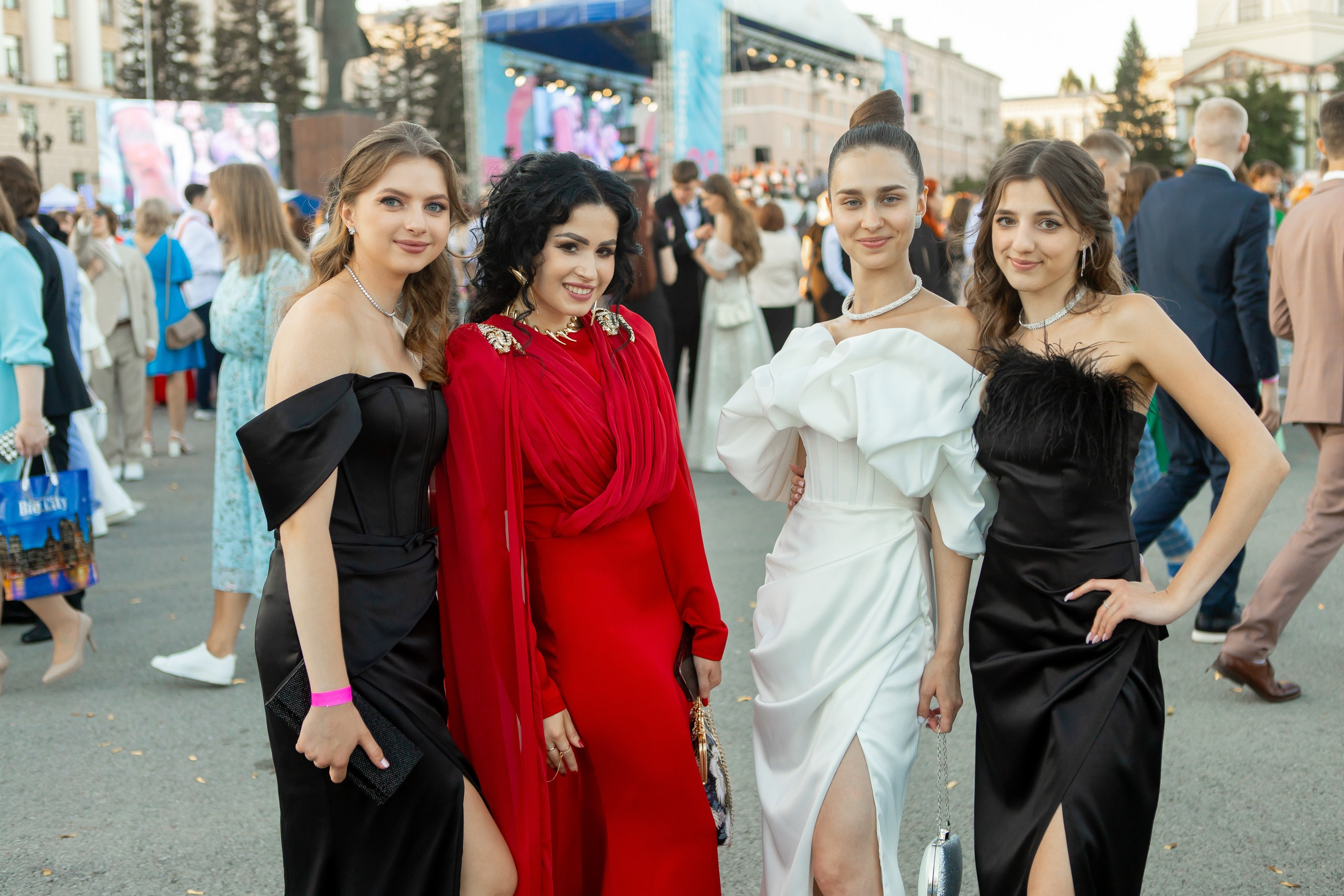 Выпускной Гимназия 12 2024 г. Свадебный и портретный Фотограф в Липецке Дмитрий Котюков