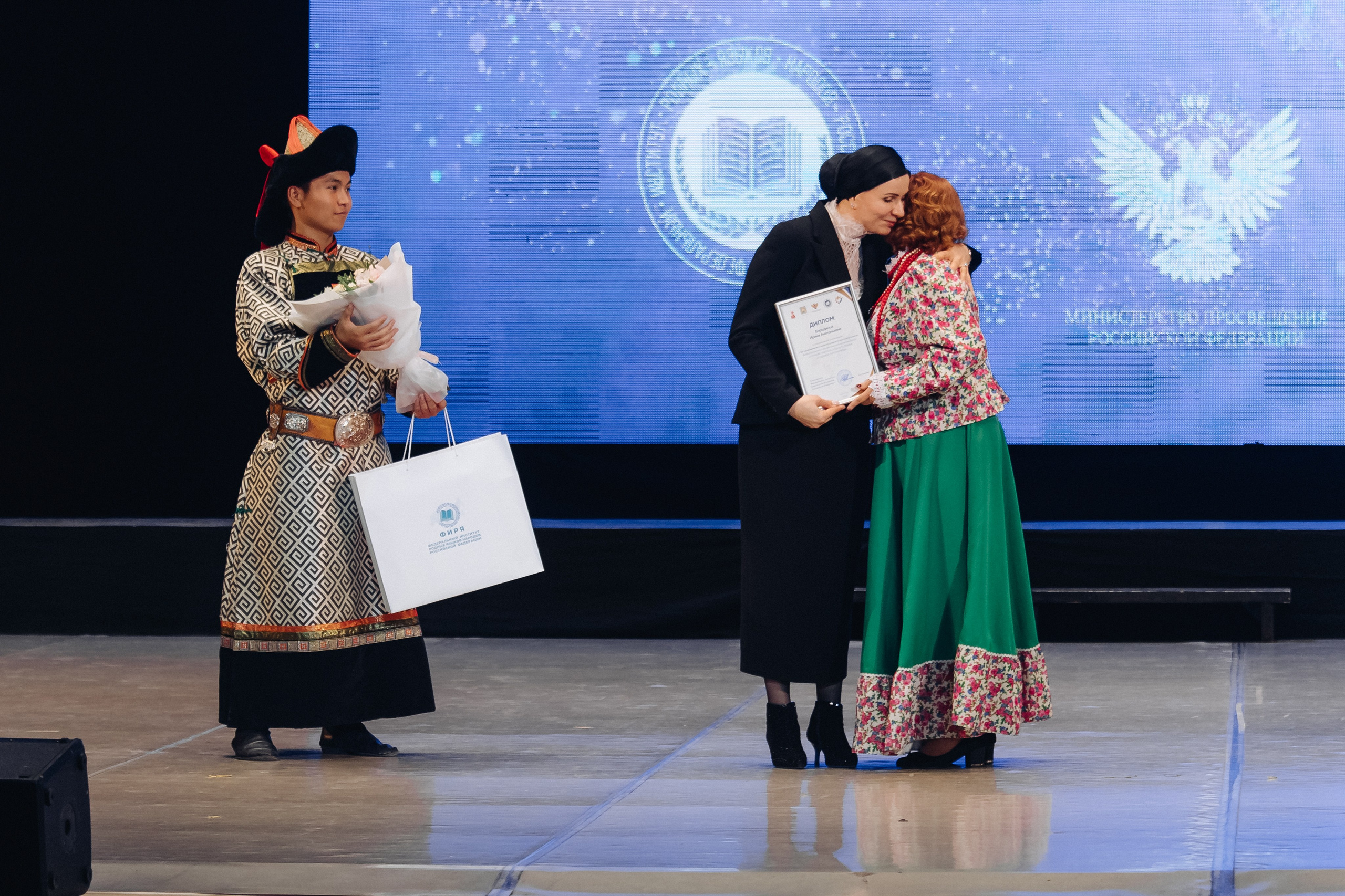 Лучший учитель родного языка и литературы 2025. Свадебный и семейный фотограф в Улан-Удэ