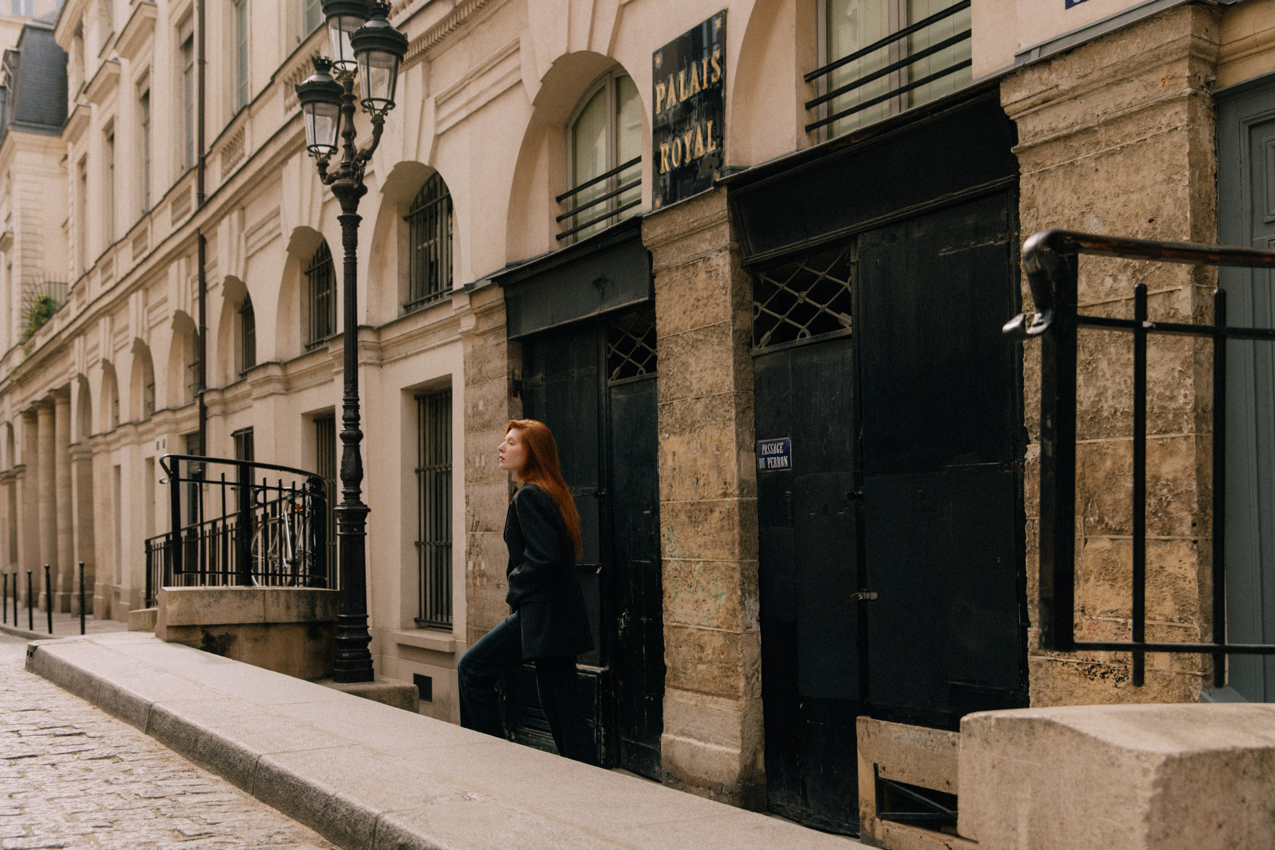 Autumn light. Photographer in Paris