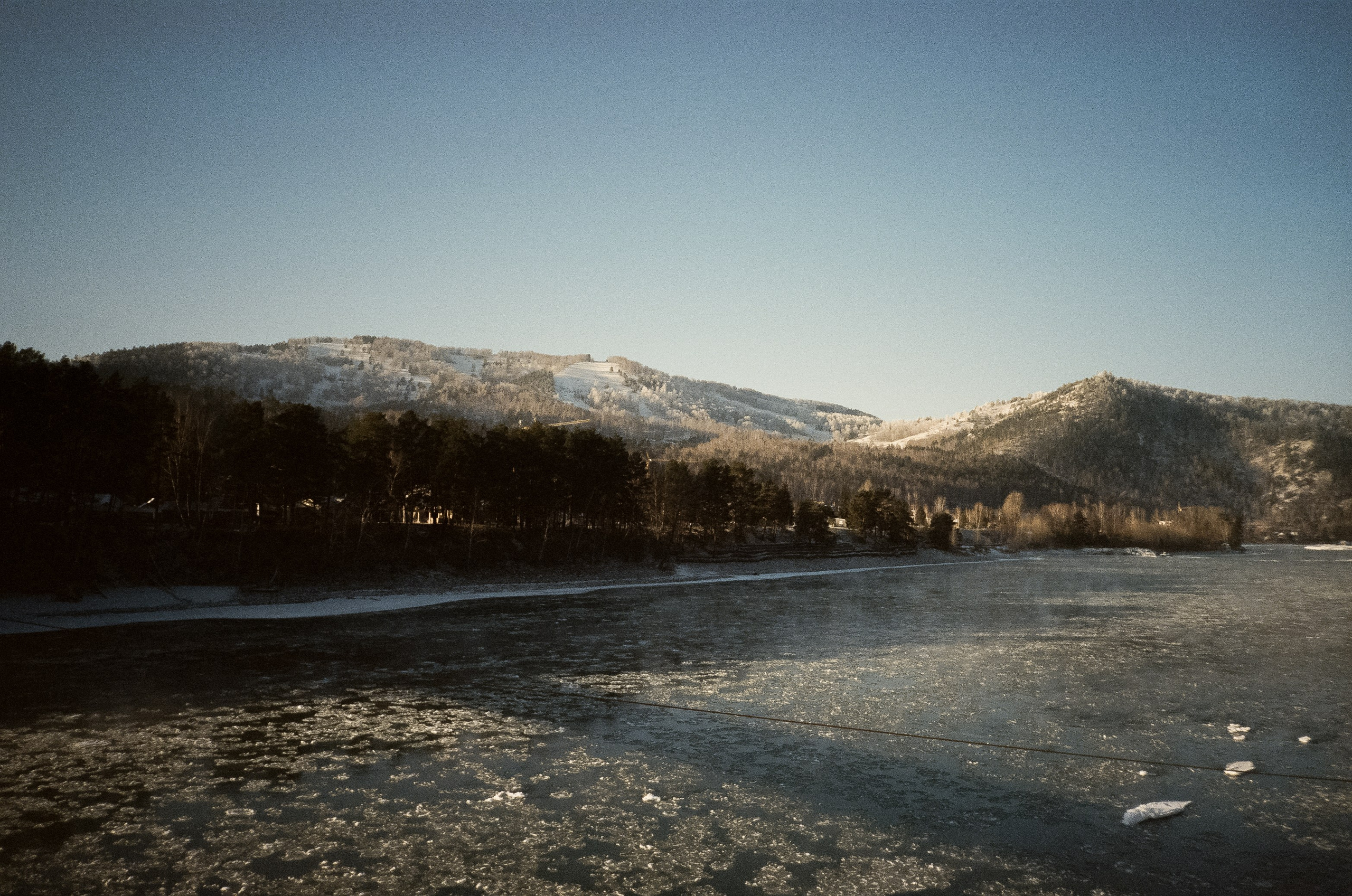 Манжерок и Бирюзовая Катунь в морозный день. Фотограф-документалист Мария Осокина