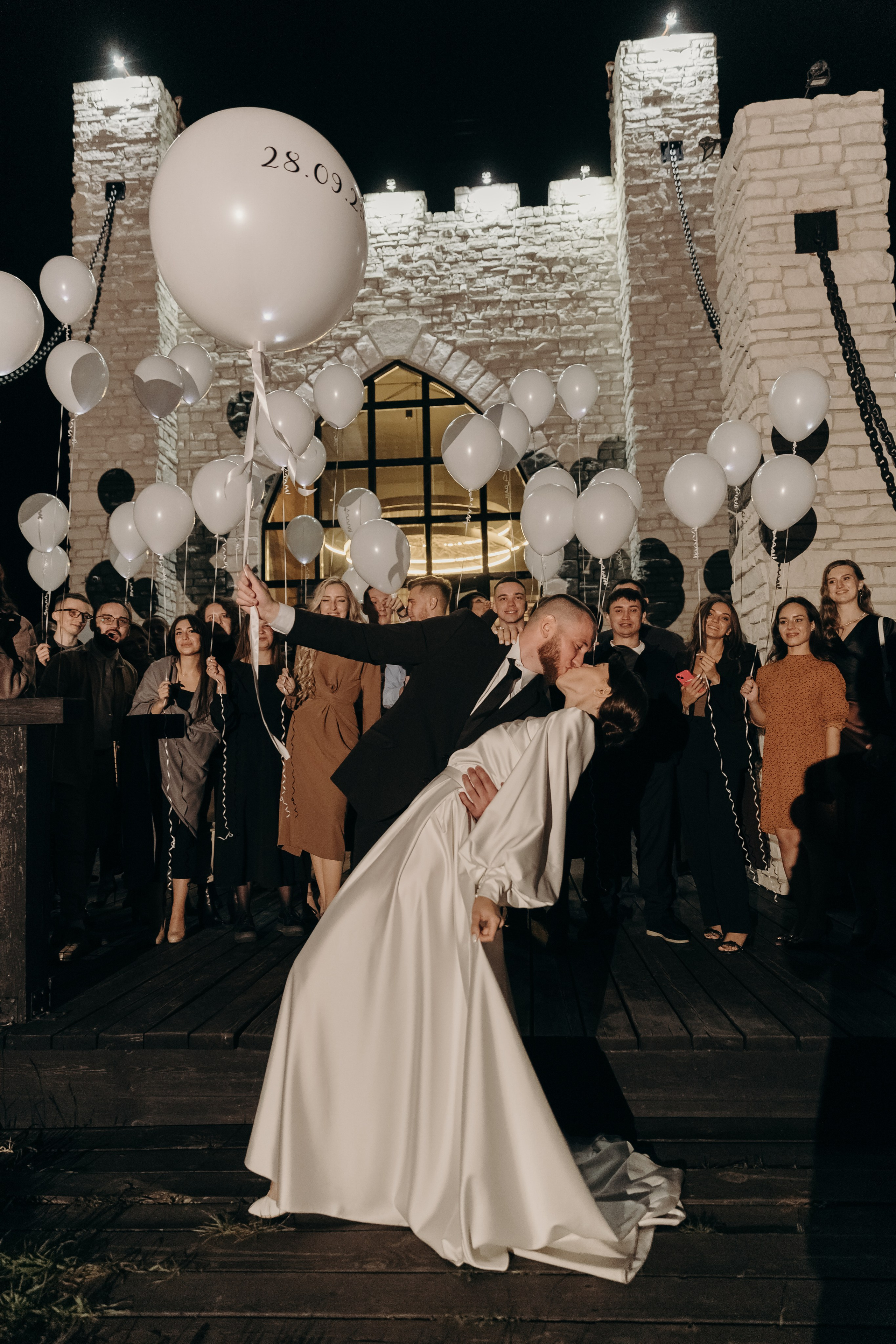 Свадьба для своих в Замке Шамони в Красноярске. Свадебный фотограф-видеограф в Красноярске Евгений Константинопольский