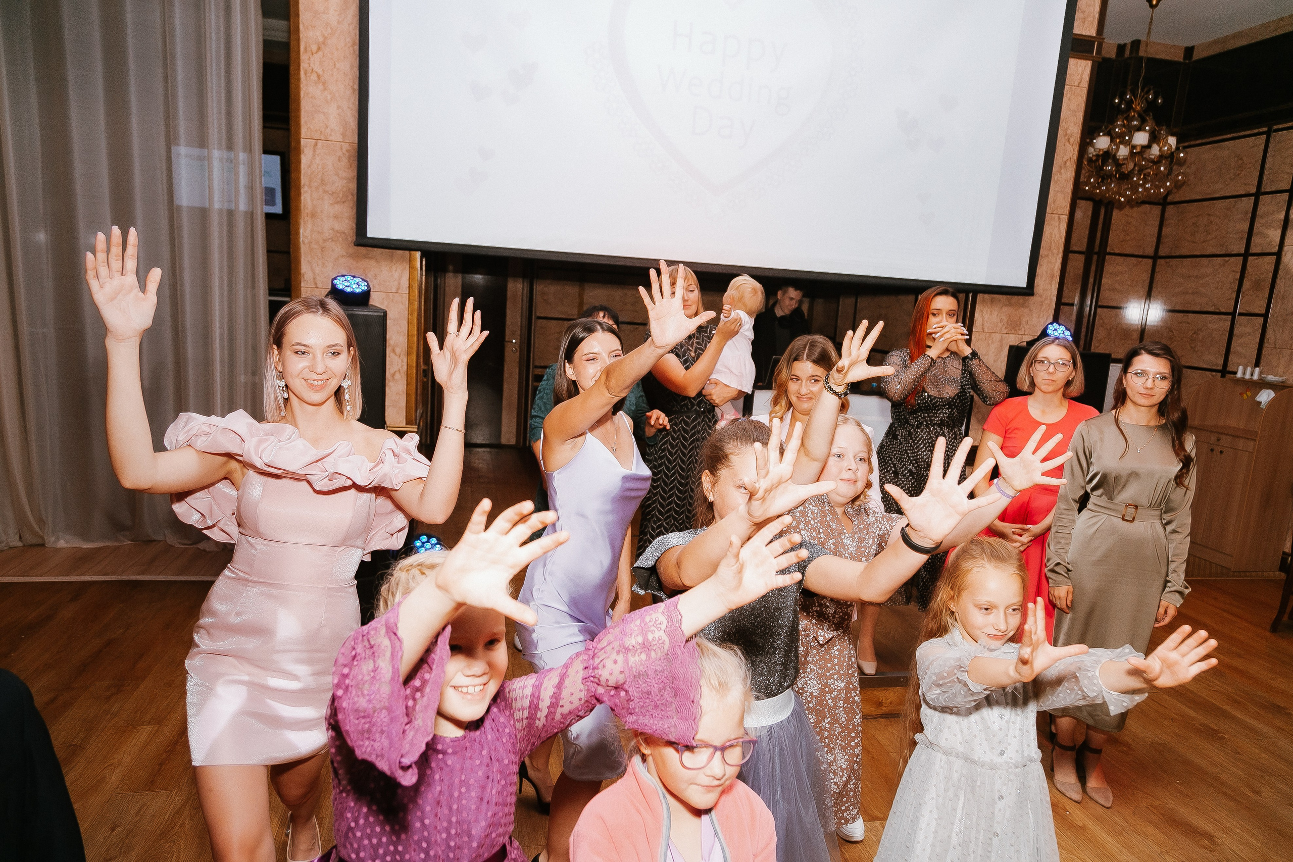 Свадебная осенняя фотосессия Ивана и Лидии в городе. Свадебный и репортажный фотограф в Ярославле и Санкт-Петербурге Роман Микрюков