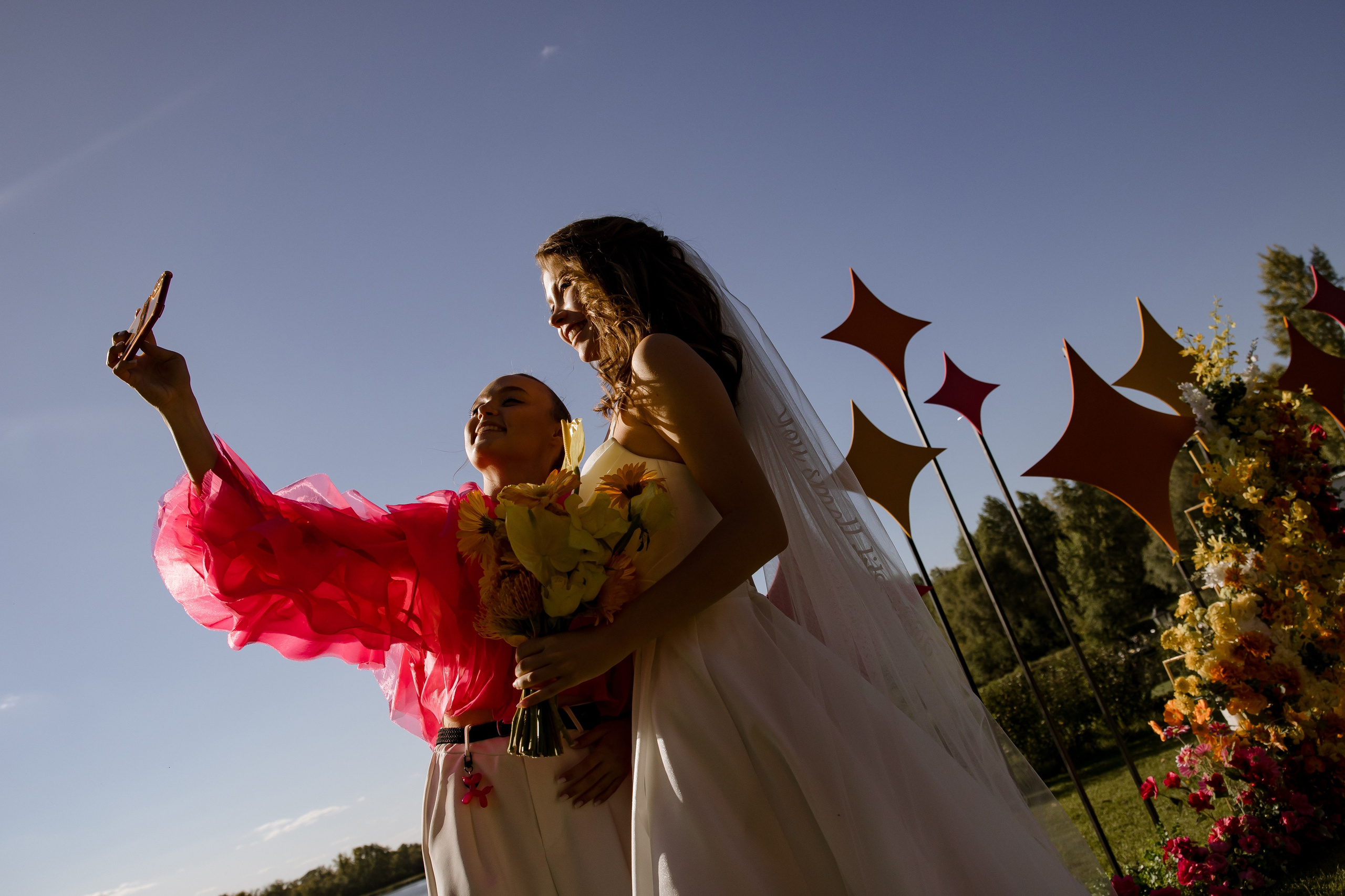 Яркая неоновая свадебная фотосессия в «Нет на карте». Свадебный и семейный фотограф в Самаре и Тольятти | Елена Топанцева