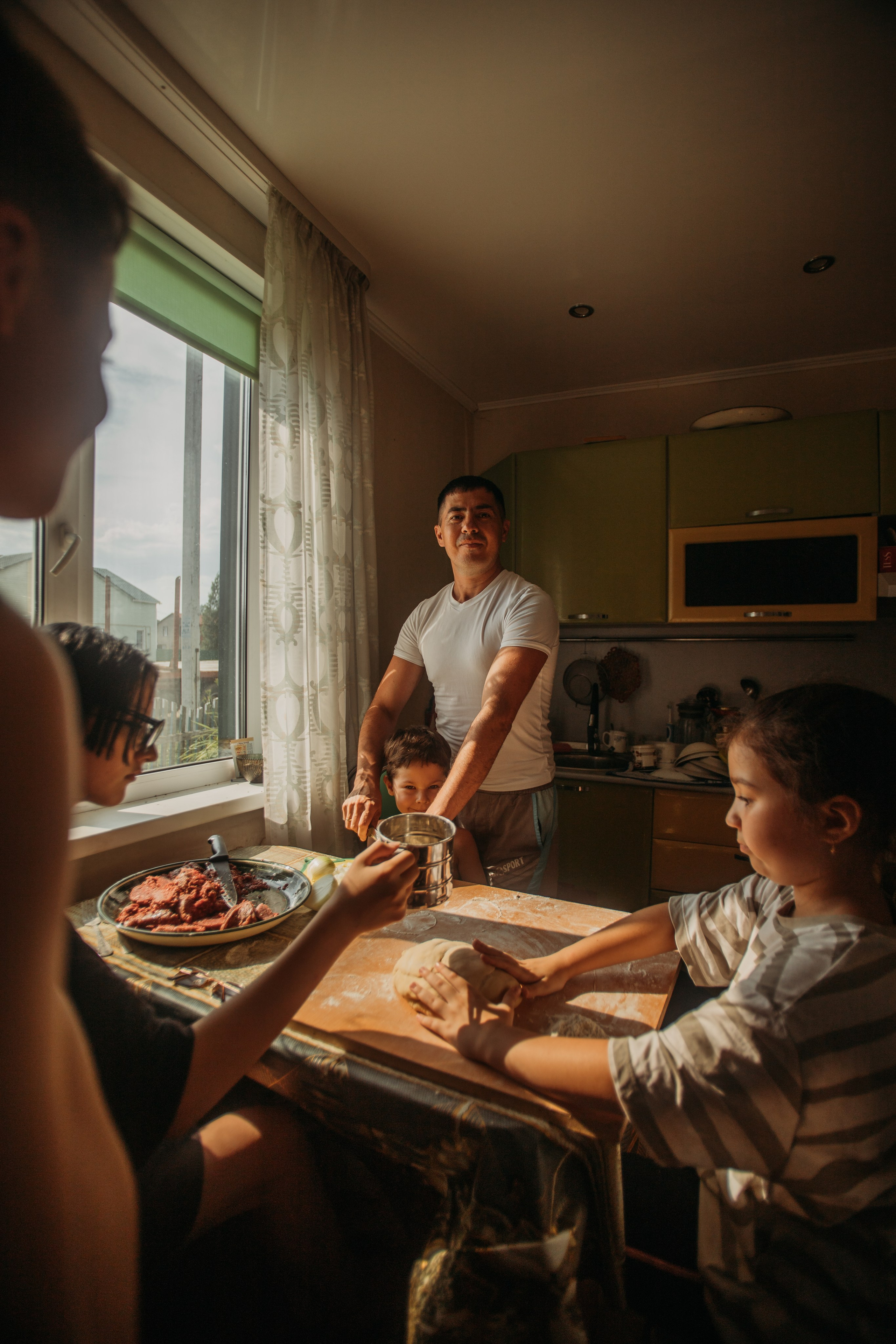 Домашняя фотосессия моей семьи. Венера Гайн. Репортажный фотограф  Тюмень. Обучение фотографии с 0
