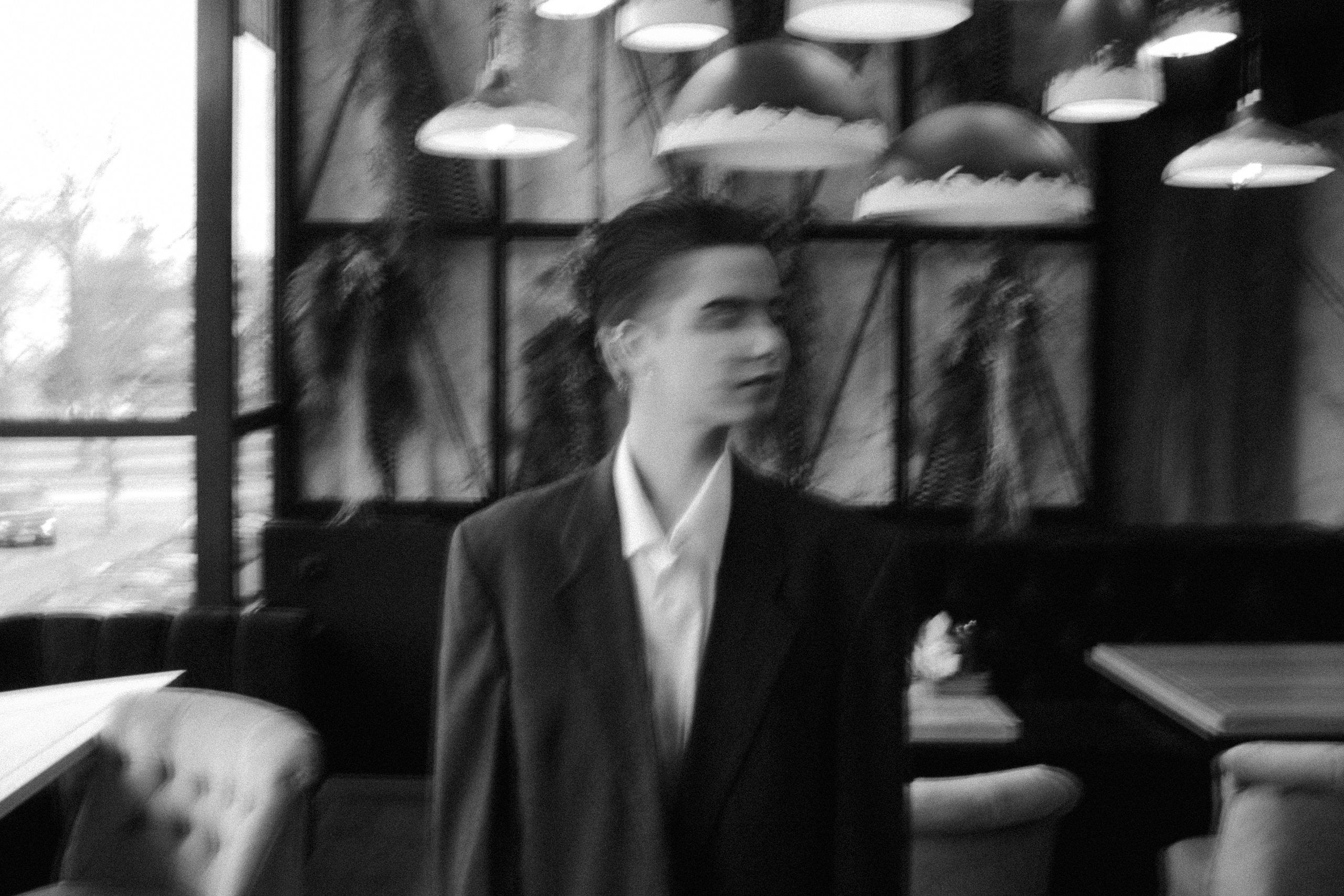 Девушка в мужском костюме. Крым фото, отдых Крым, Севастополь фото, Свадьба фото, Олег Горбатко