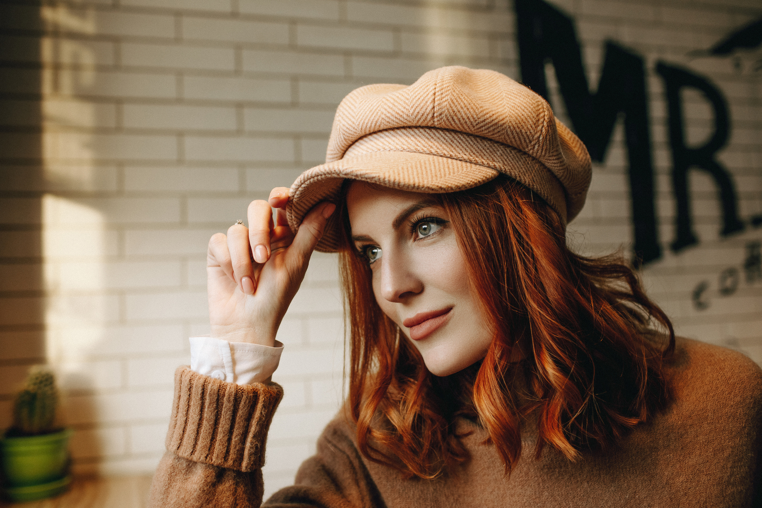 Рыжая девушка в кафе. Крым фото, отдых Крым, Севастополь фото, Свадьба фото, Олег Горбатко