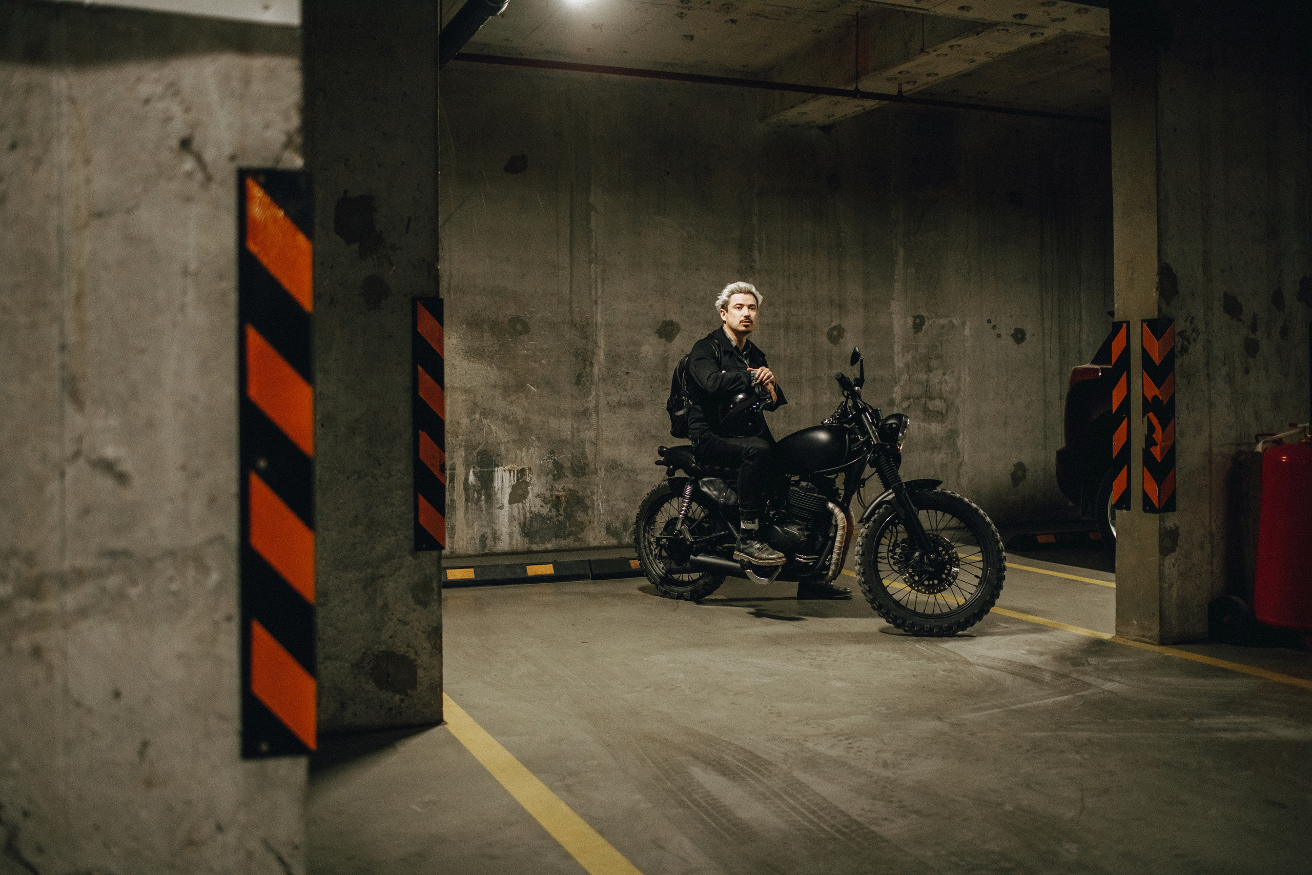 Байкер на парковке. Крым фото, отдых Крым, Севастополь фото, Свадьба фото, Олег Горбатко