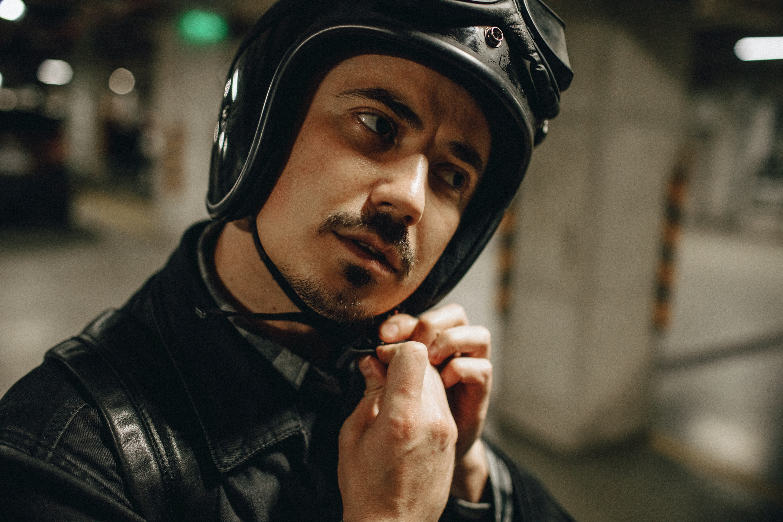 Байкер на парковке. Крым фото, отдых Крым, Севастополь фото, Свадьба фото, Олег Горбатко