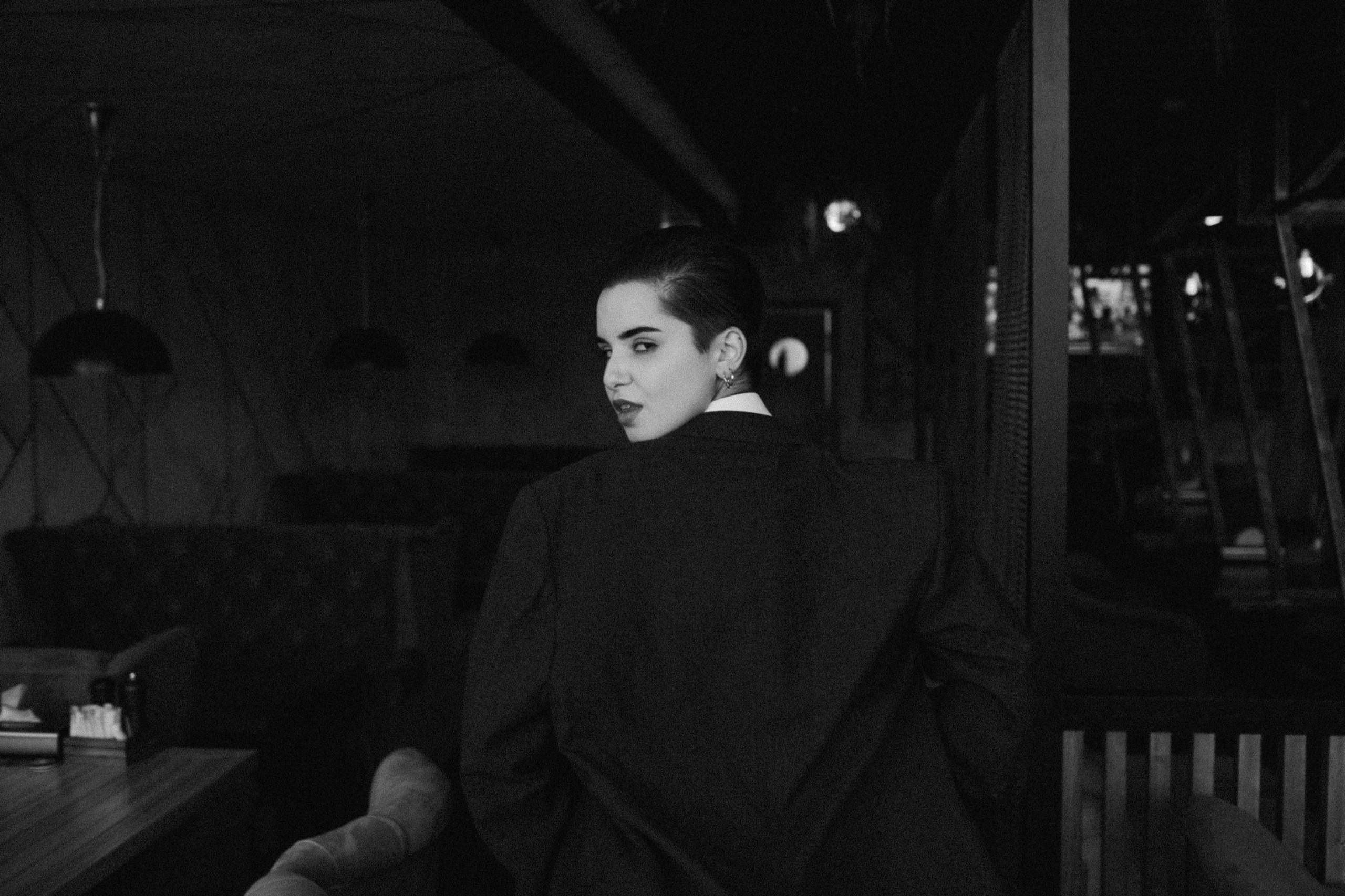 Девушка в мужском костюме. Крым фото, отдых Крым, Севастополь фото, Свадьба фото, Олег Горбатко