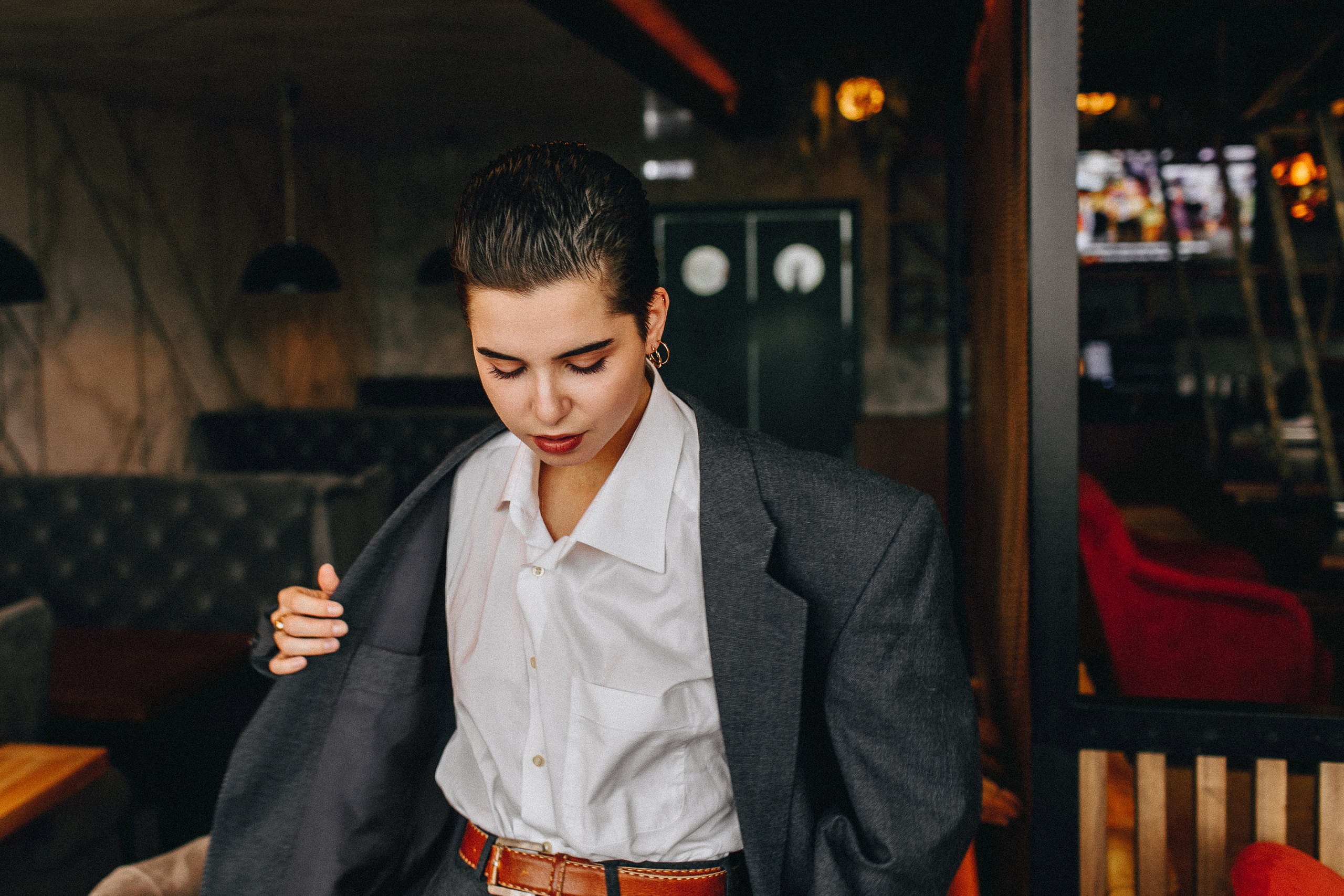 Девушка в мужском костюме. Крым фото, отдых Крым, Севастополь фото, Свадьба фото, Олег Горбатко