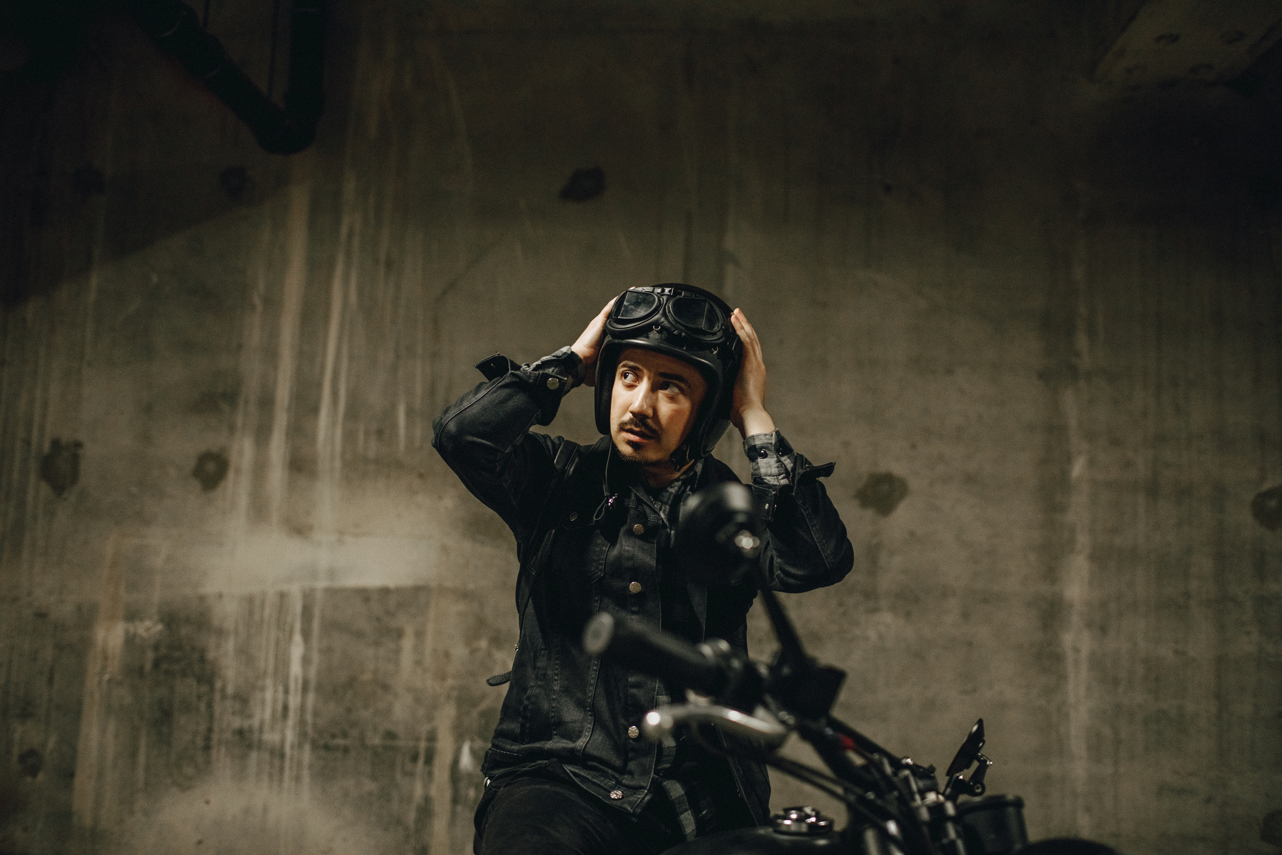 Байкер на парковке. Крым фото, отдых Крым, Севастополь фото, Свадьба фото, Олег Горбатко