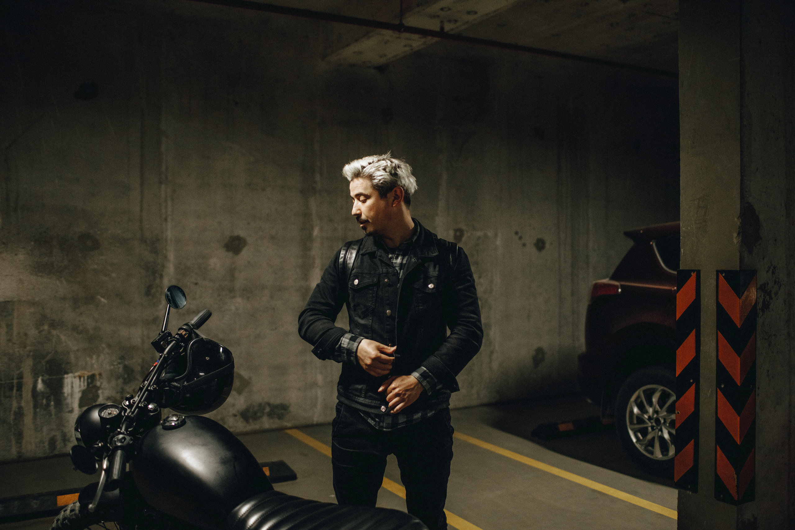 Байкер на парковке. Крым фото, отдых Крым, Севастополь фото, Свадьба фото, Олег Горбатко