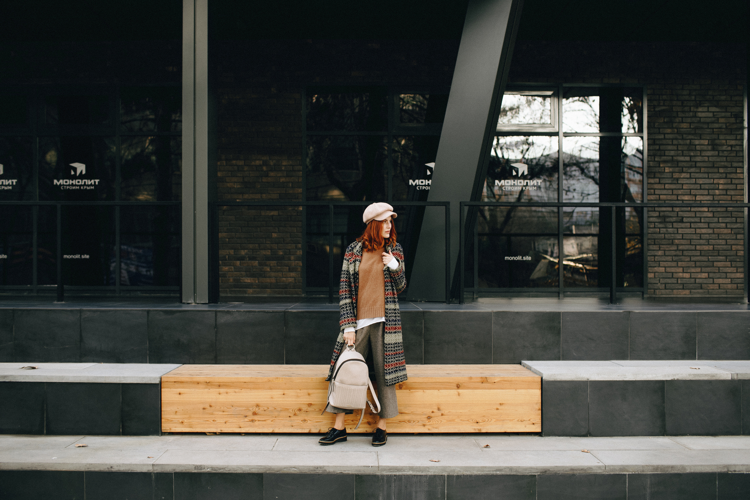 Рыжая девушка в кафе. Крым фото, отдых Крым, Севастополь фото, Свадьба фото, Олег Горбатко