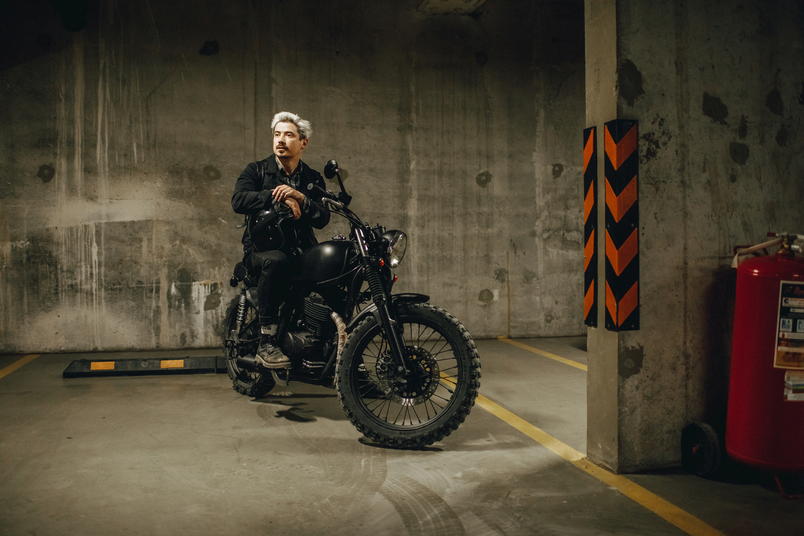 Байкер на парковке. Крым фото, отдых Крым, Севастополь фото, Свадьба фото, Олег Горбатко