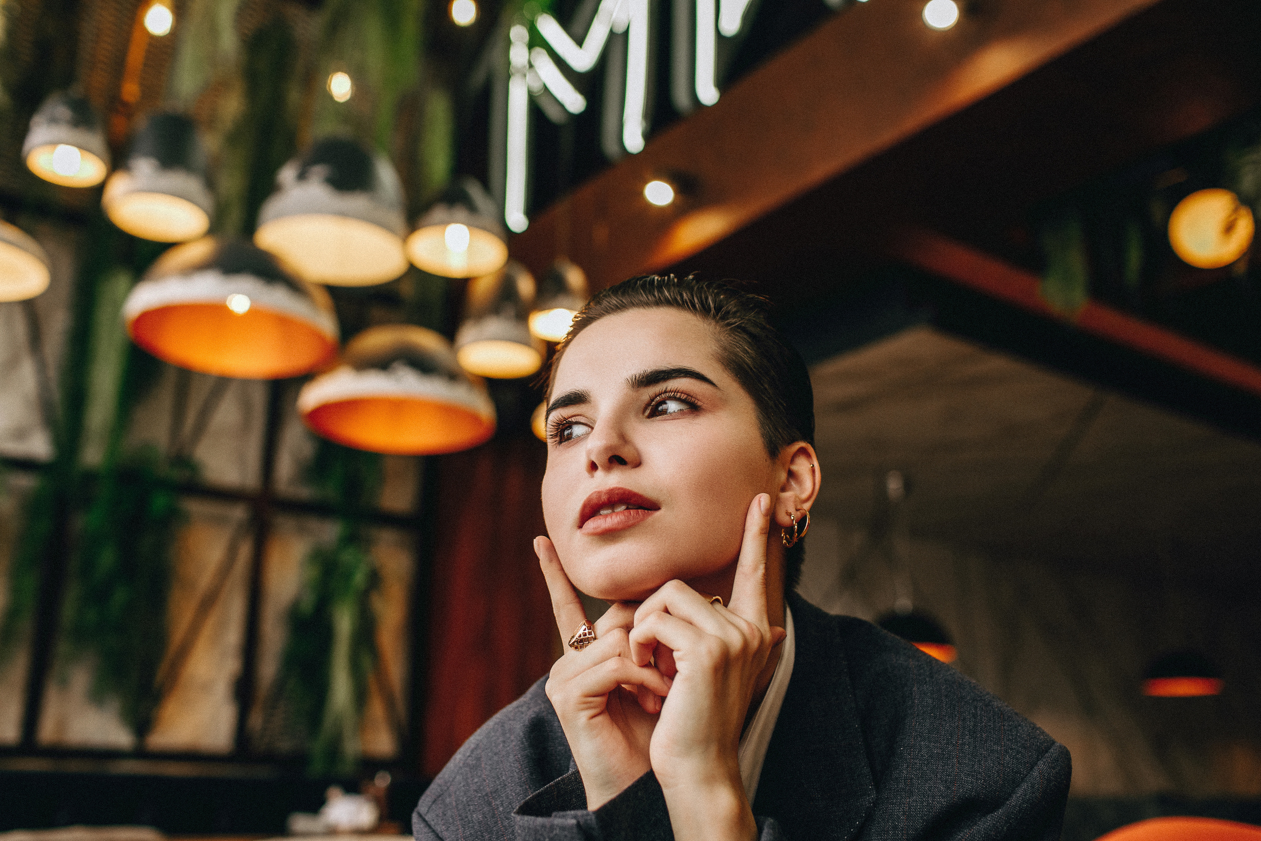 Девушка в мужском костюме. Крым фото, отдых Крым, Севастополь фото, Свадьба фото, Олег Горбатко