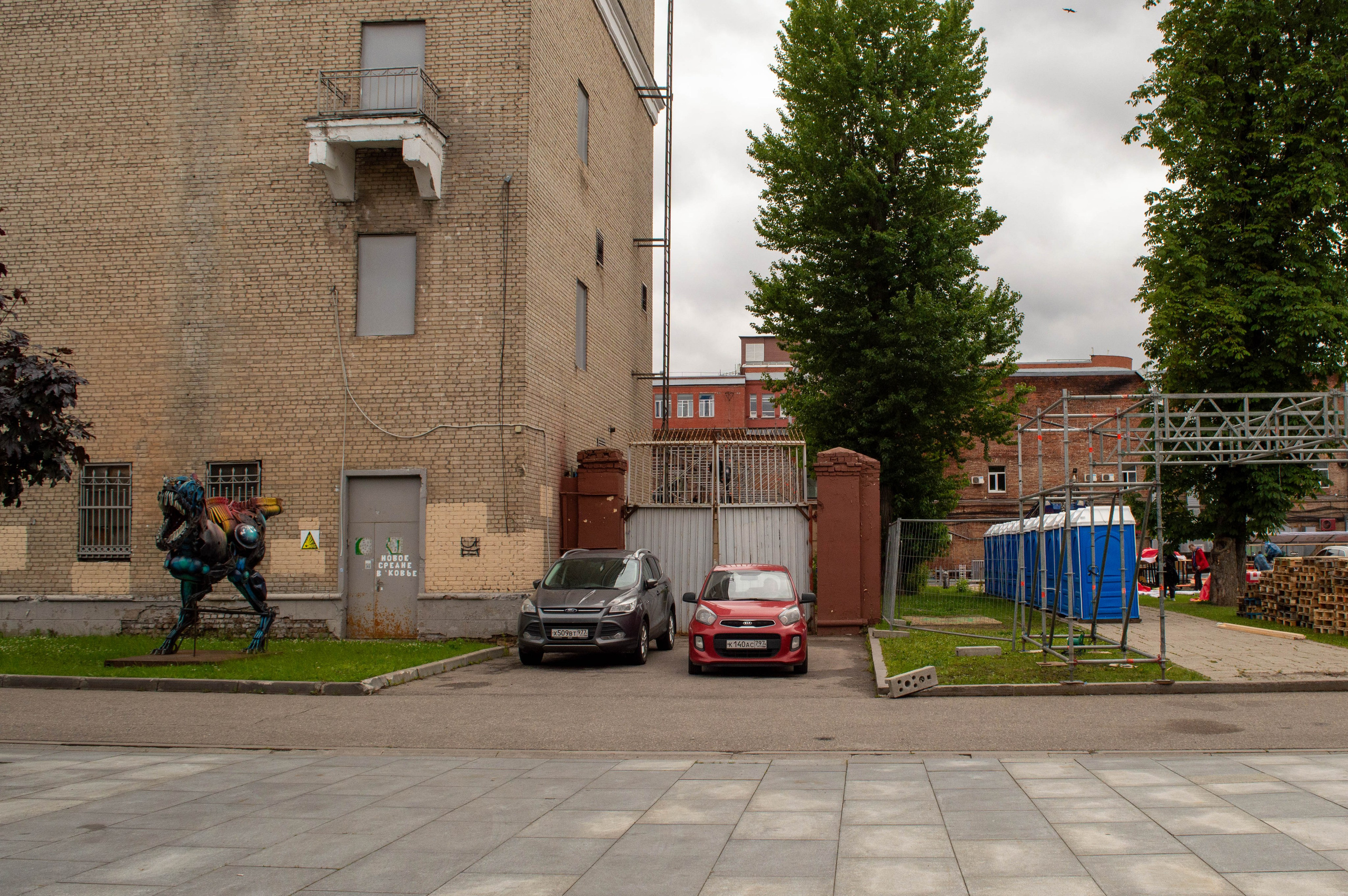 Многослойность городского пространства. Фотограф Анастасия Лощакова в Москве