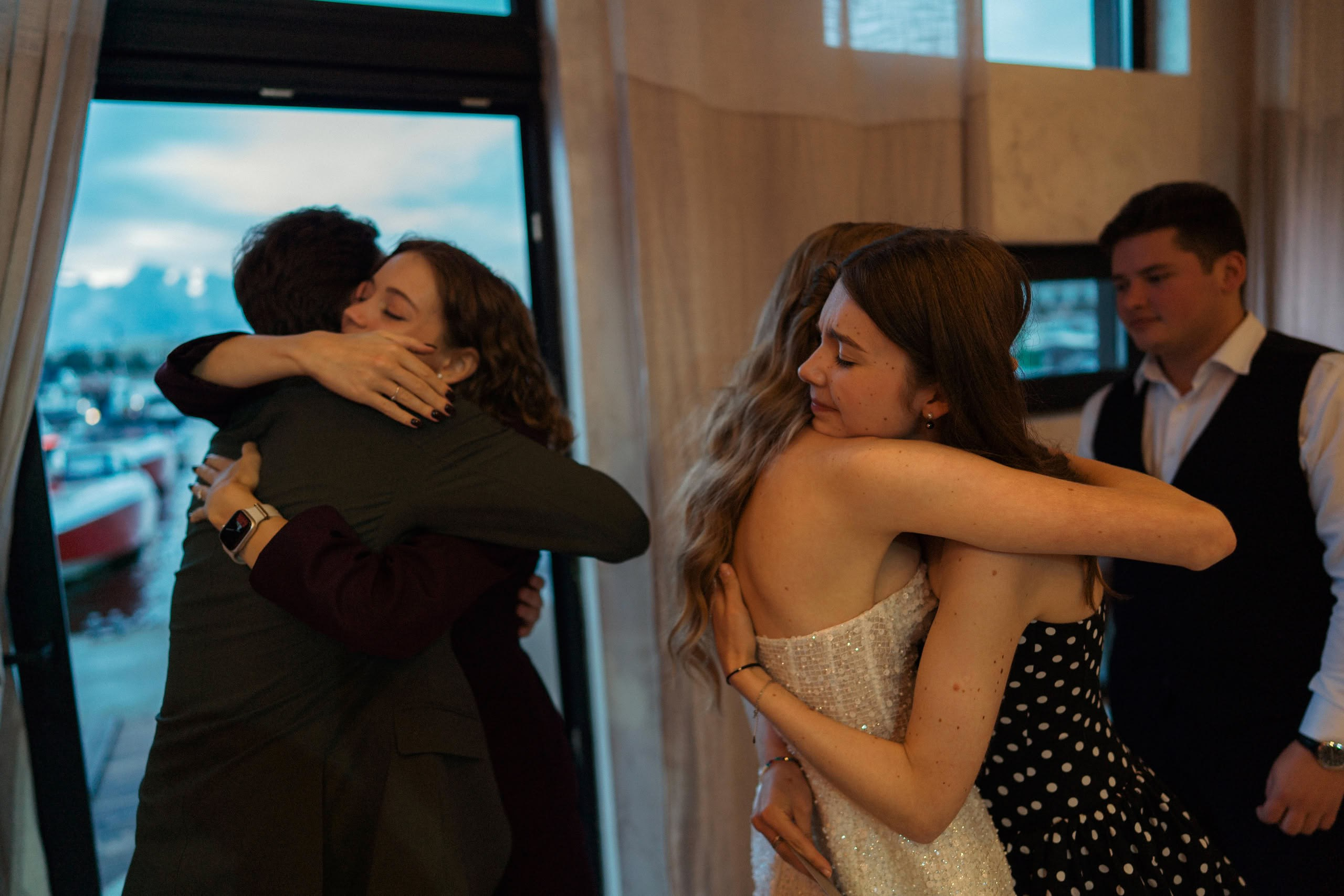 Арина и Илья — свадьба в Петербурге, цифра и плёнка. Свадебный фотограф Дмитрий Родионов — Санкт-Петербург и Ленинградская область