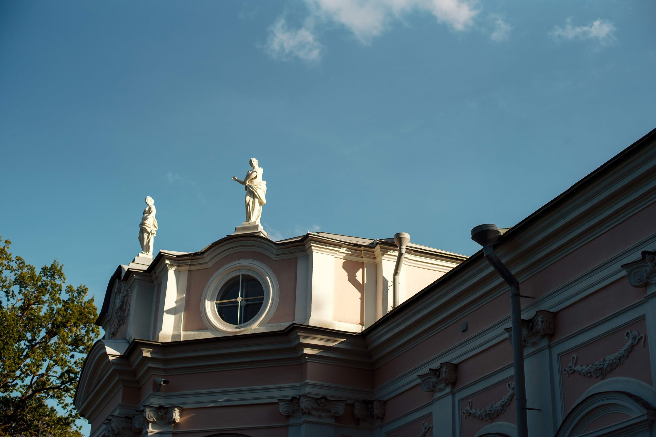 Свадебная прогулка в Ораниенбауме — Саша и Кристина. Свадебный фотограф Дмитрий Родионов — Санкт-Петербург и Ленинградская область